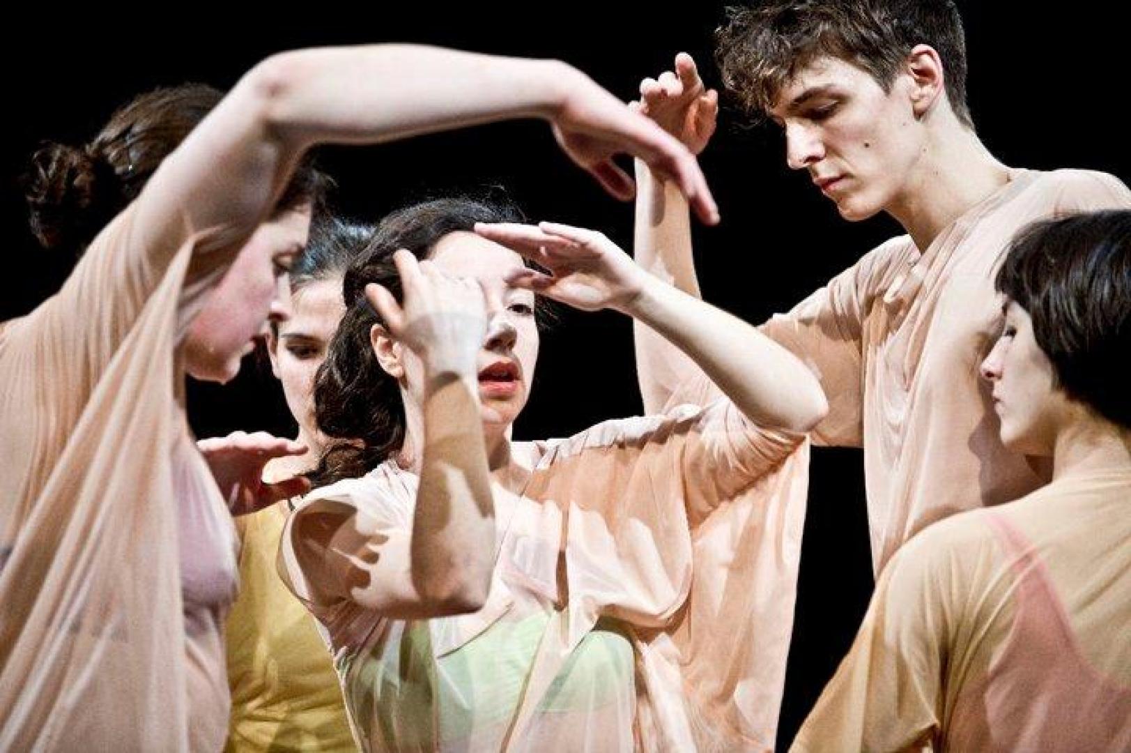 Naiara Mendioroz, en una coreografía de la companía de Eleanor Bauer (Bélgica).