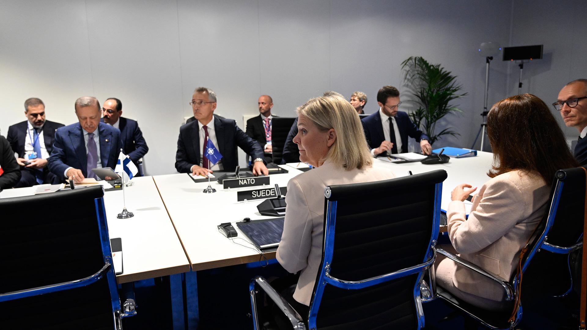 Reunión del presidente de Turquía Recep Tayyip Erdogan con la primera ministra de Suecia, Magdalena Andersson, para discutir la adhesión de este país y Finlandia a la OTAN