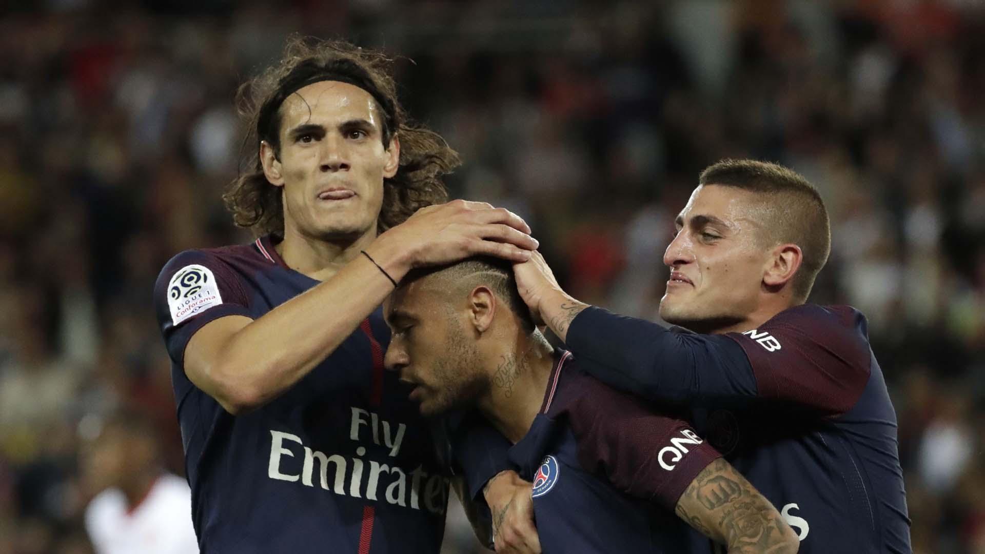 Marco Verratti (derecha) celebra un gol con sus compañeros del PSG