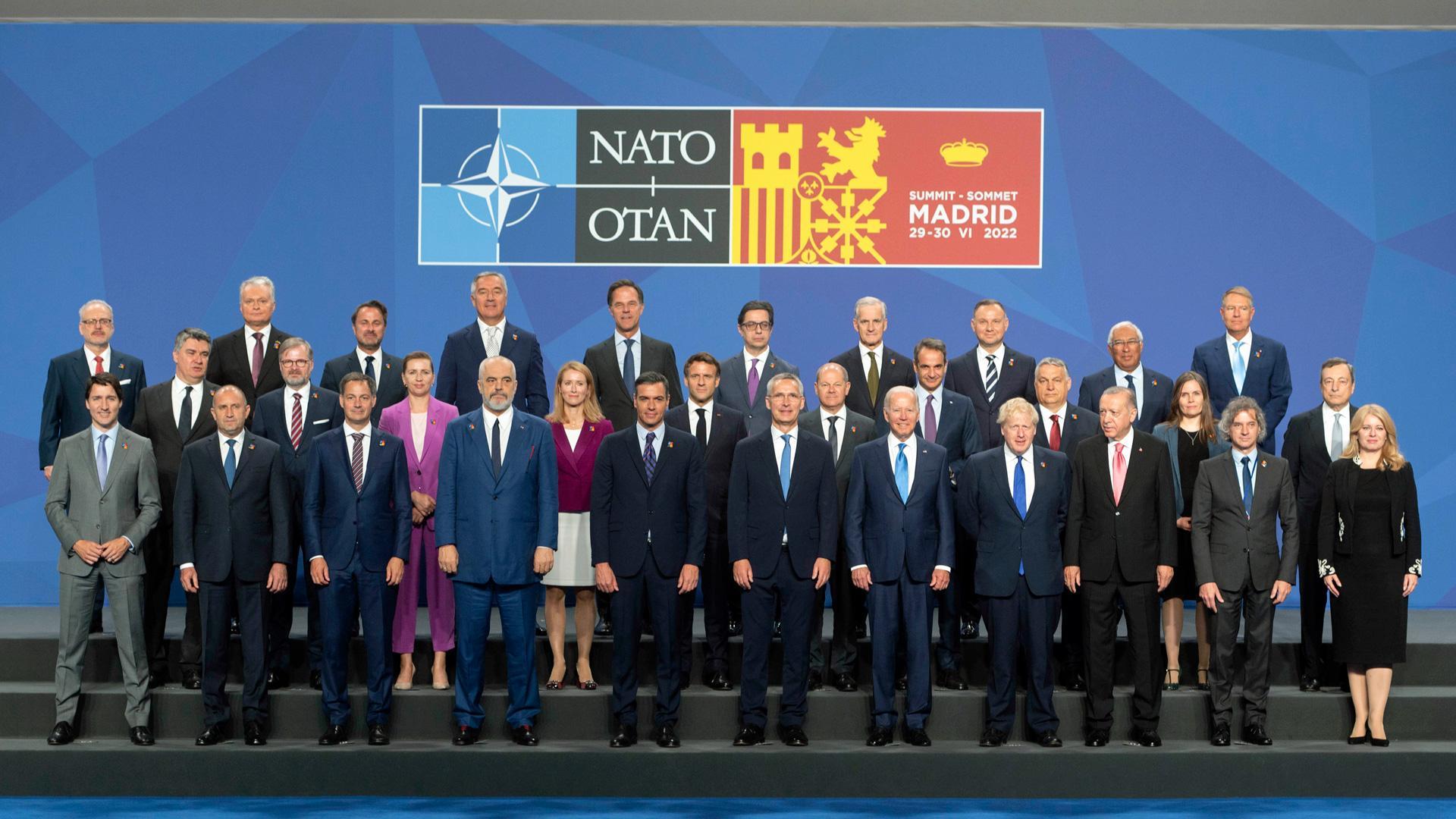 Fotografía de familia de los mandatarios minutos antes del comienzo de la Cumbre de la OTAN 2022 en Madrid