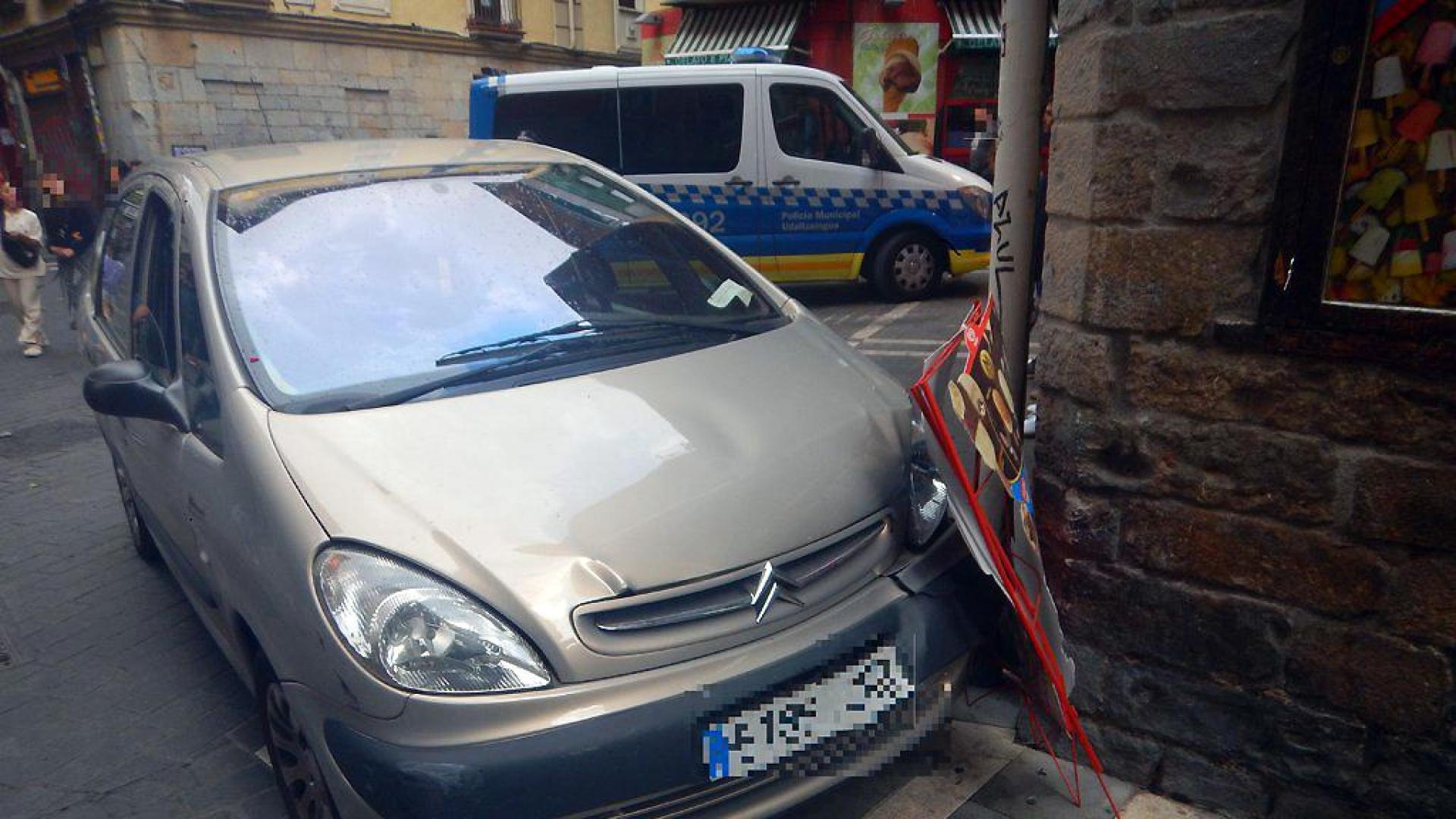 Coche accidentado en el centro de Pamplona este fin de semana