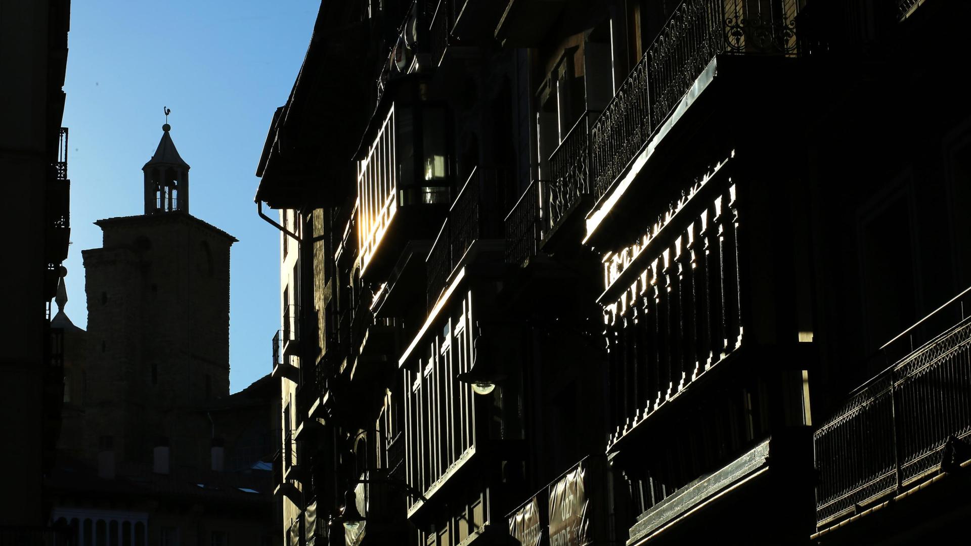 Imagen de la torre sur de San Cernin, la del reloj, conocida como la del Gallico.