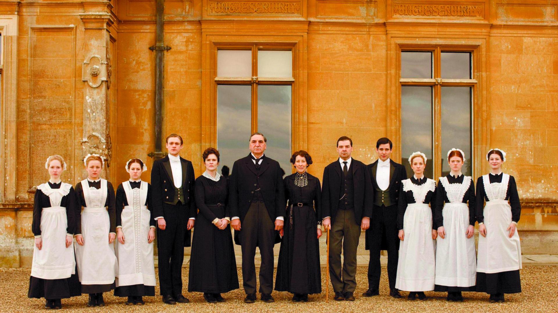 El equipo de sirvientes de la exitosa serie televisiva británica Downton Abbey