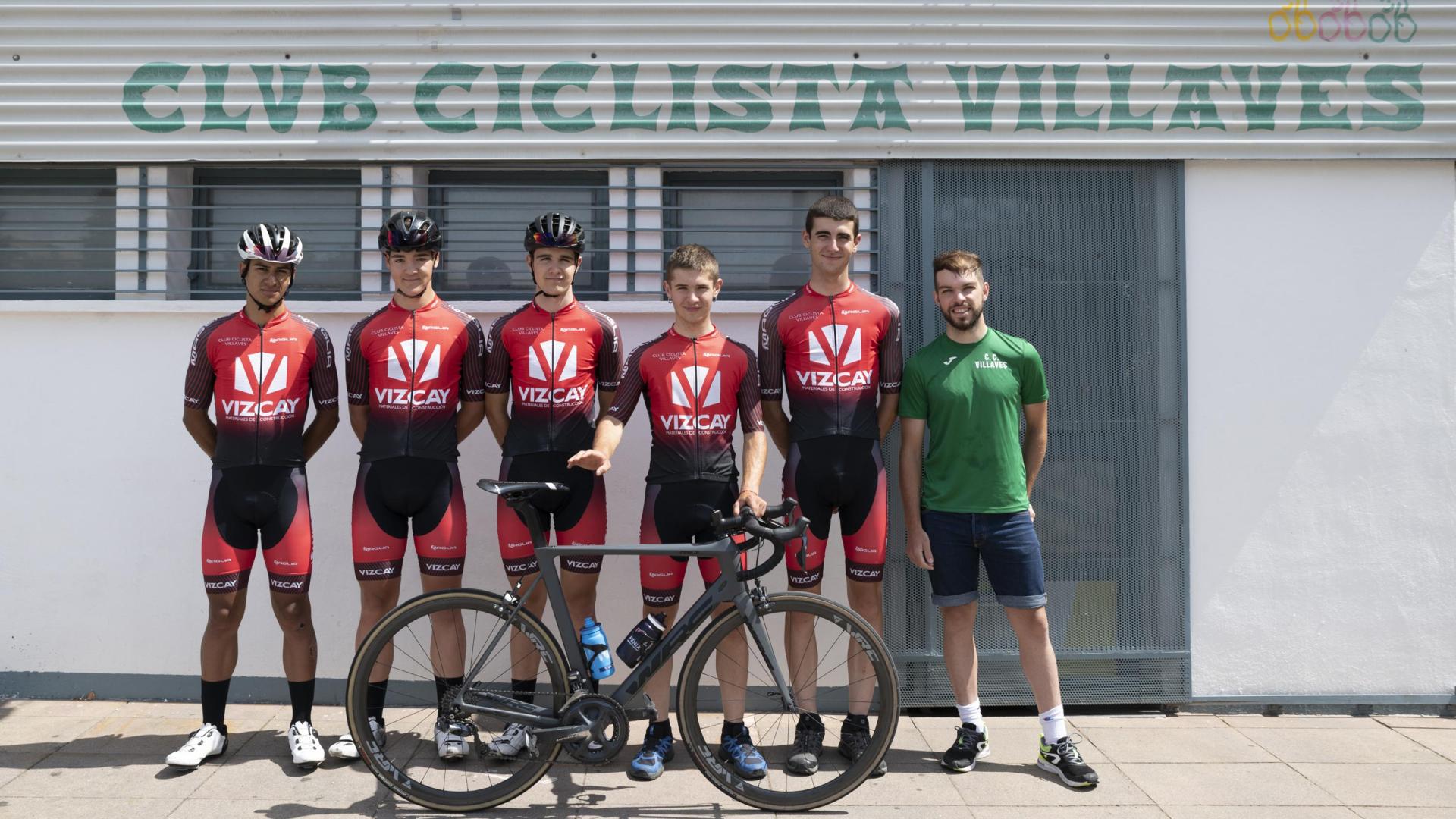 Cinco de los seis ciclistas del Vizcay que participaron en la Vuelta a Gipuzkoa son Raúl Ostiz, Xabi Induráin, Raúl Úriz, Ugaitz Otxandorena, Ibai Azanza y el director deportivo Peio Arellano. También acudieron Egoi Zalgizuri, y Javier Telletxea (director deportivo). En el equipo también militan Ion Pascual, Alberto Pérez y Peio Oteiza
