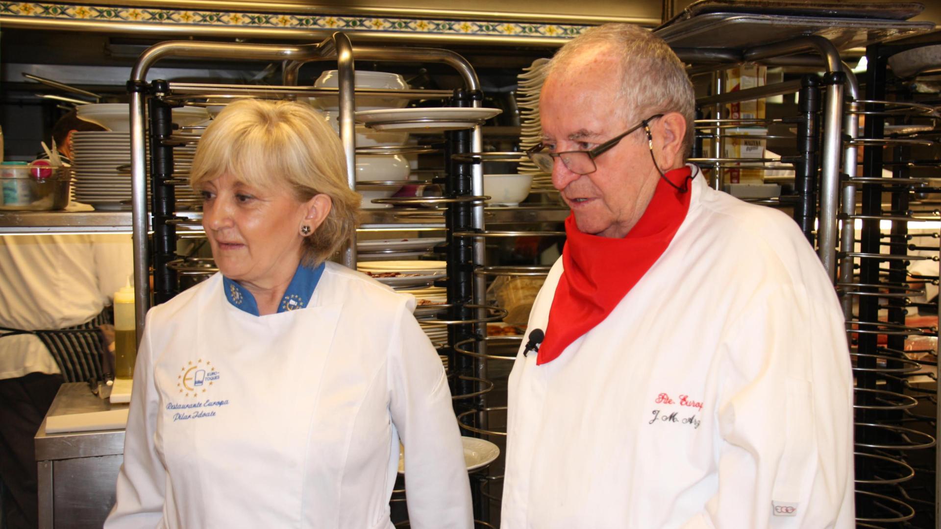 Pilar Idoate, de la familia propietaria del restaurante Europa, y Juan Mari Arzak.