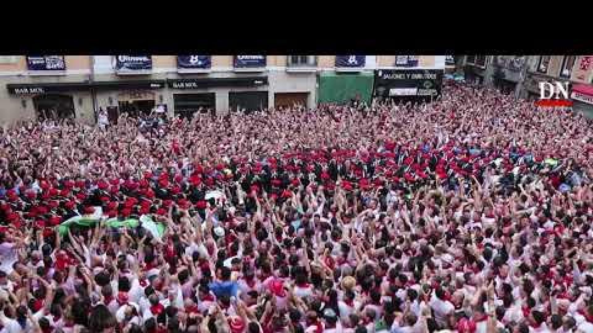Vídeo de la salida de los gaiteros tras el lanzamiento del chupinazo 2022