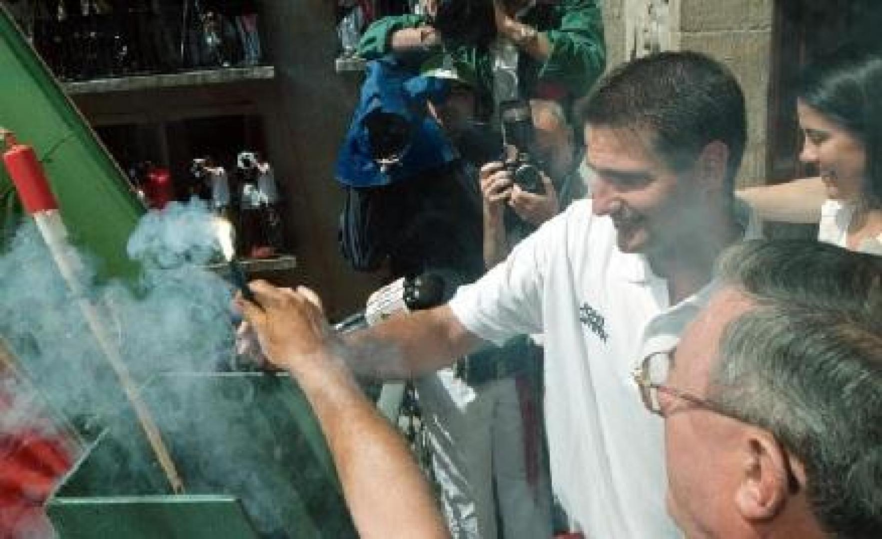 César Palacios, como capitán de Osasuna, lanzó el chupinazo en el año 2000
