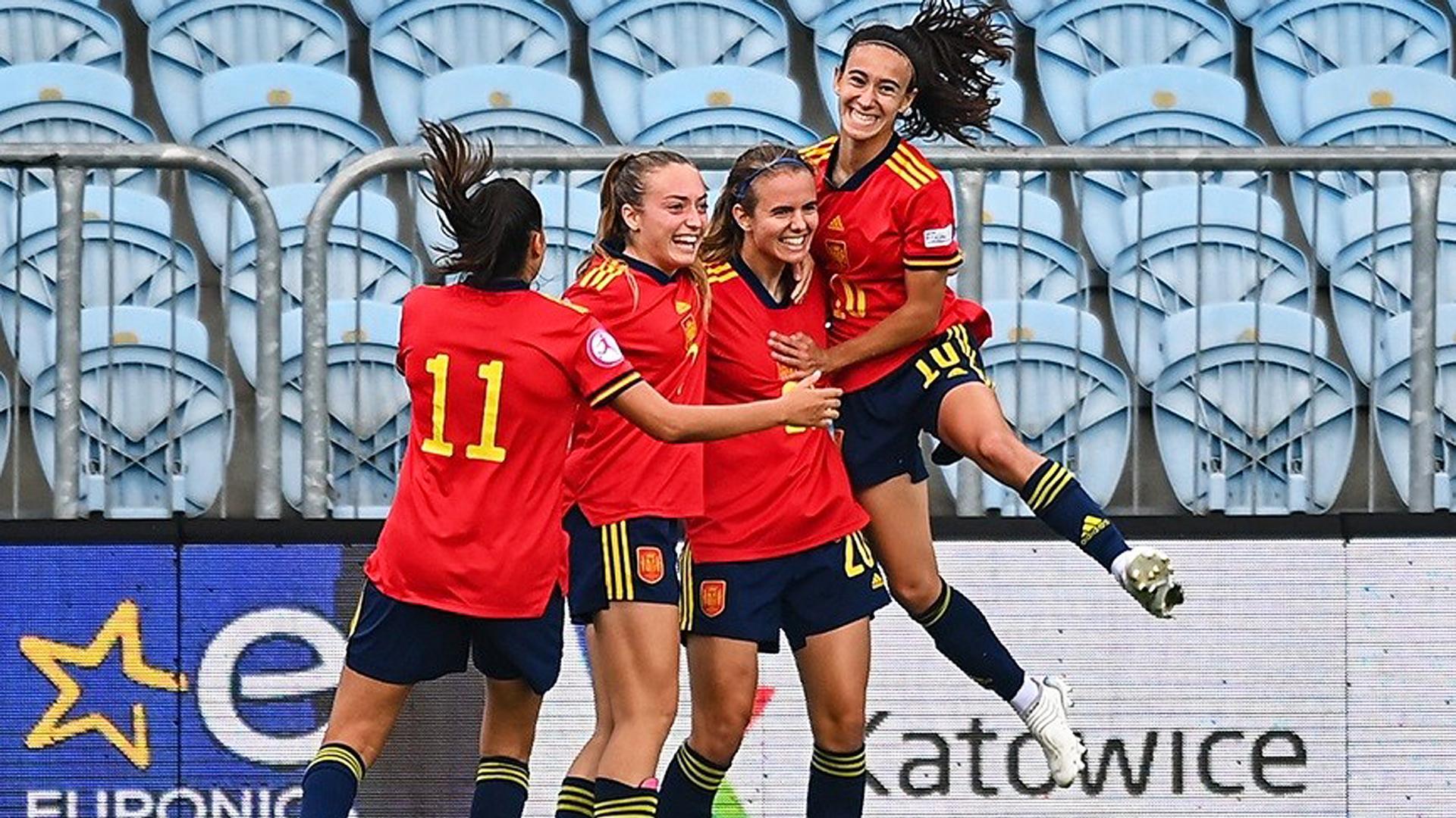 Las jugadoras de la selección española femenina Sub-19 celebrando el gol ante Suecia en la semifinal del Europeo