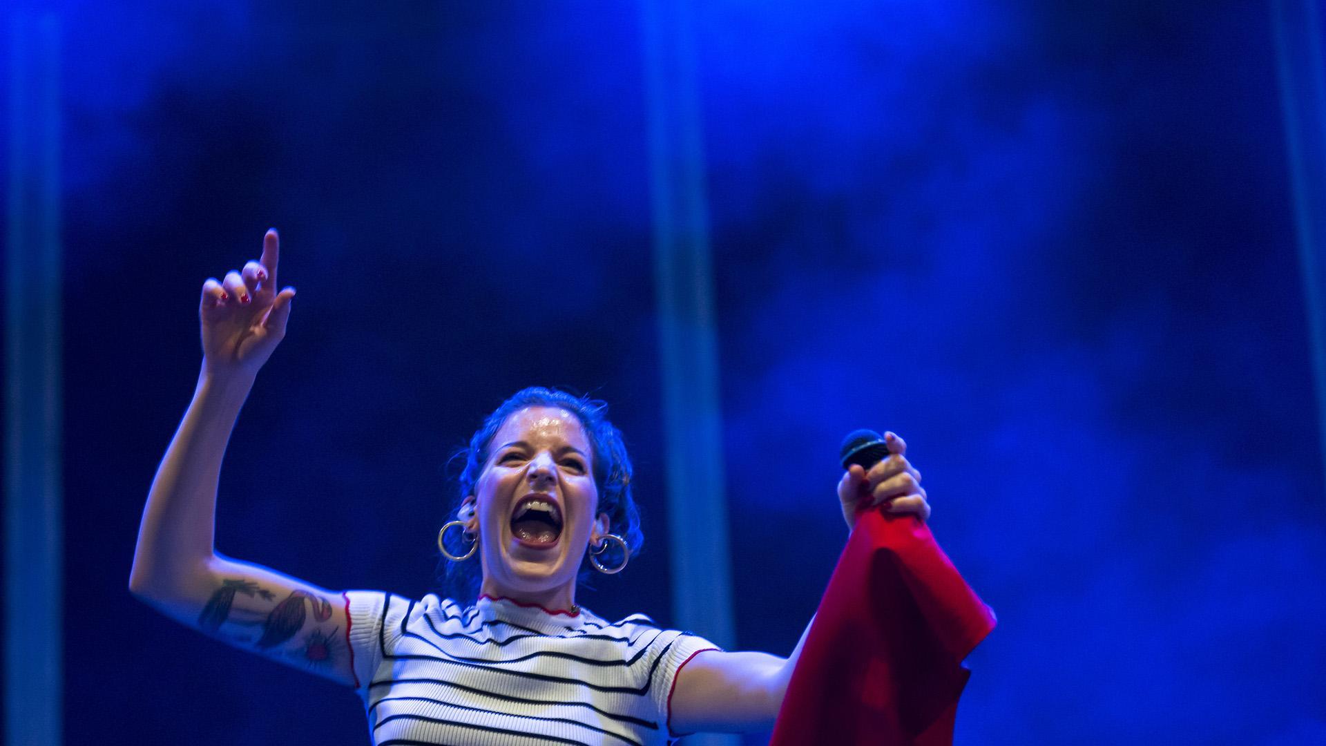 Iseo & Dodosound, en el concierto de los Sanfermines de 2018, en la plaza de los Fueros. En la imagen, Leire Villanueva