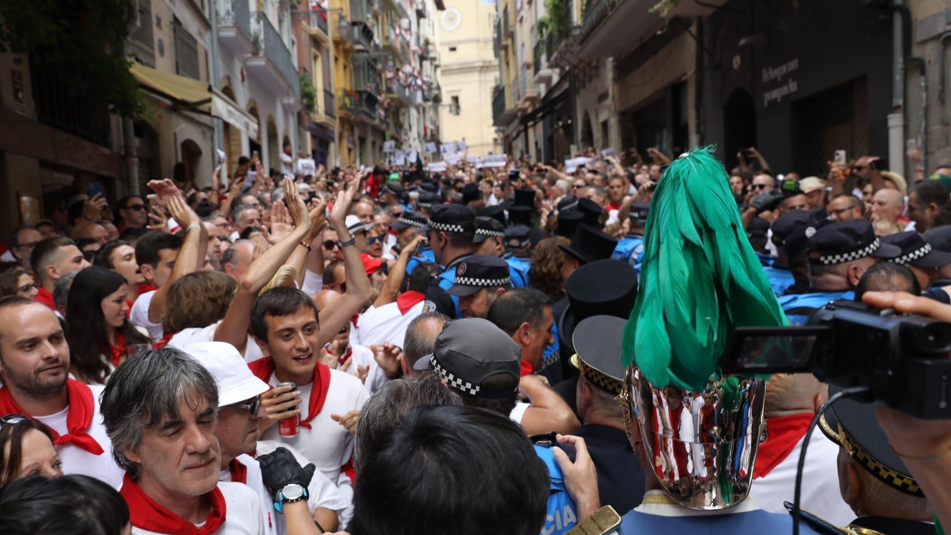 Incidentes en la calle Curia durante la procesión