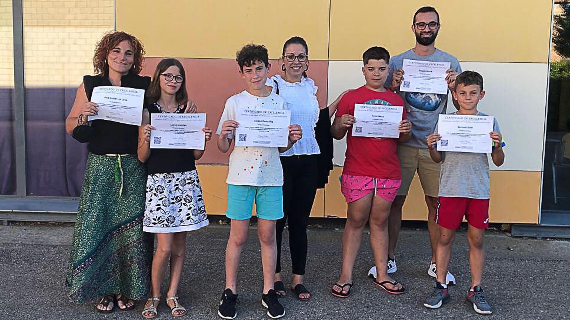 Los jóvenes de San Adrián recibieron un diploma por su participación en el proyecto