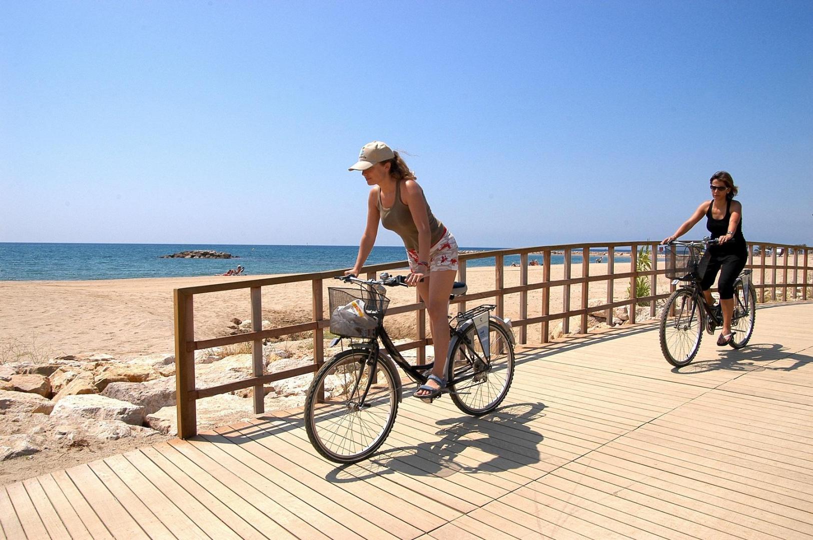 El cicloturismo es una de las actividades estrella en la Costa Daurada