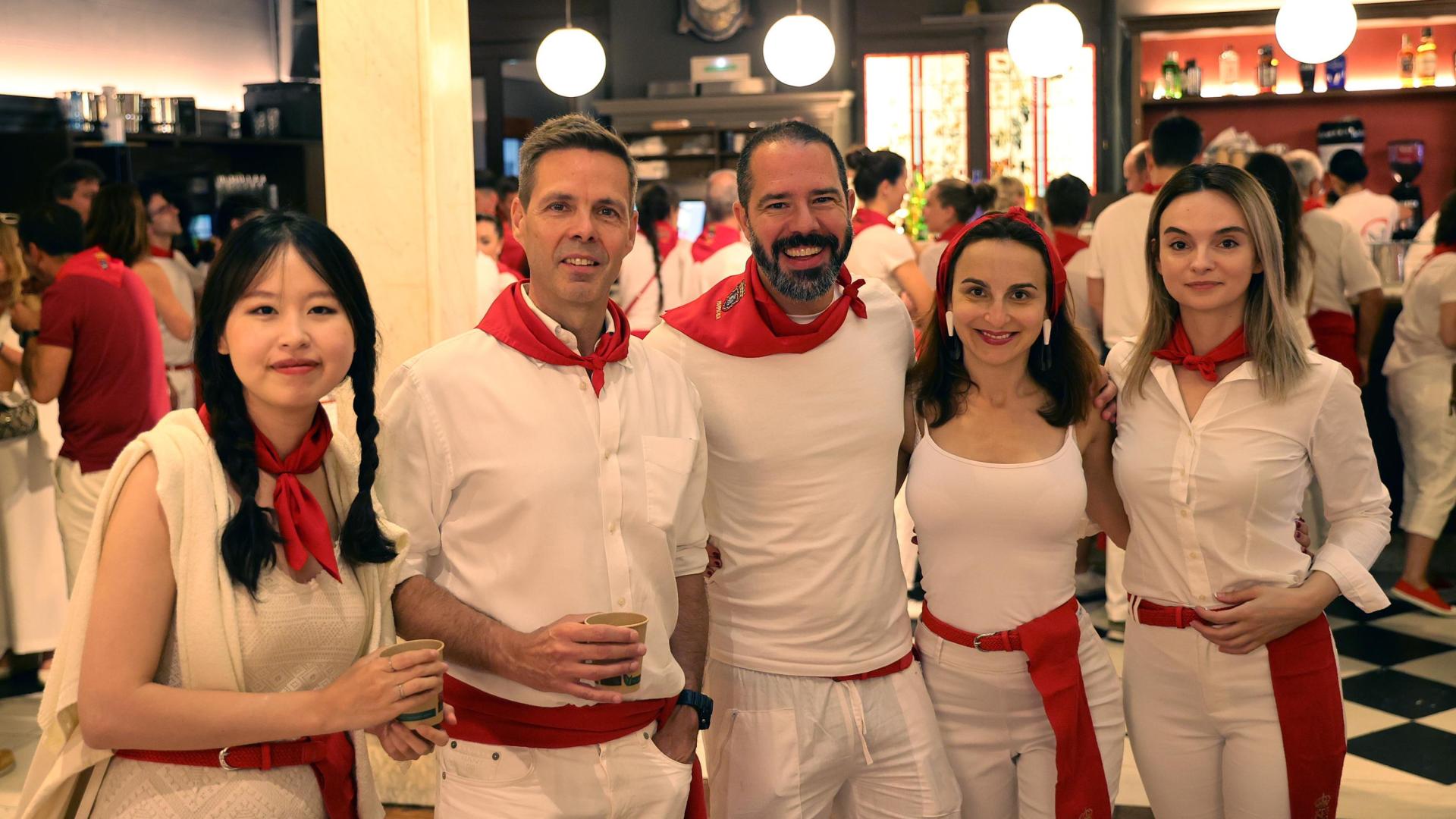 Hyunsun Kim (de Corea del Sur), Juan Antonio Escudero Lobato, petar ter Bergh Duria (Amsterdam), Irinka Dolidze (de Tbilisi, Georgia) y Raluca Corogeanu (rumana)