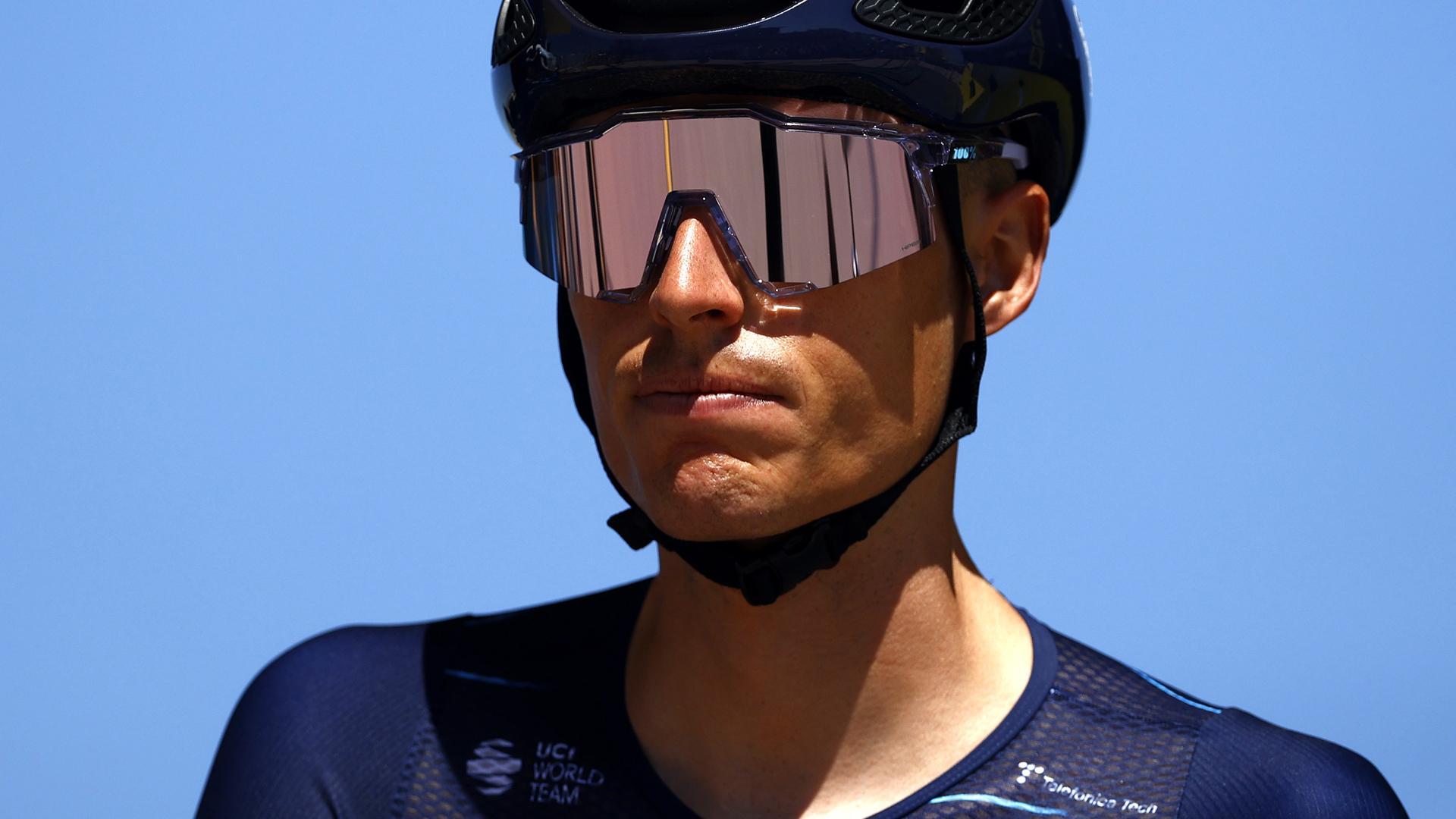 Enric Mas, antes del inicio de la cuarta etapa del Tour