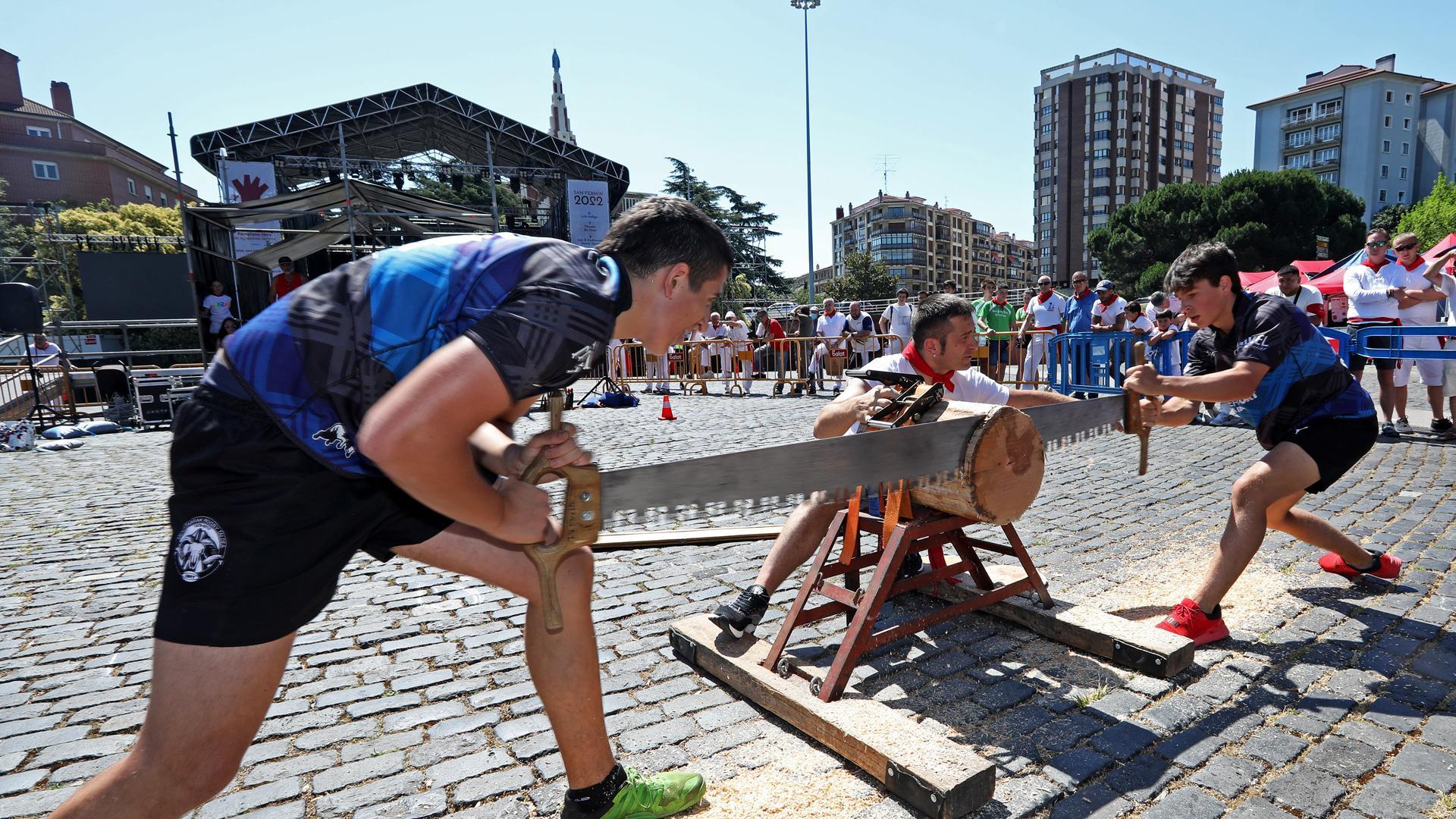 Julen Urrutia y Xabat Altxugarai, campeones del campeonato navarro cadete de tronza