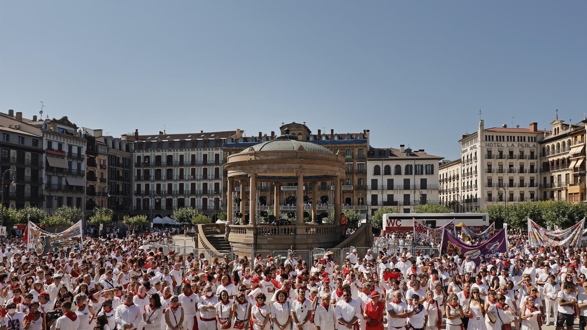 Imagen de la concentración contra las agresiones sexistas, este martes 12 de julio en la Plaza del Castillo