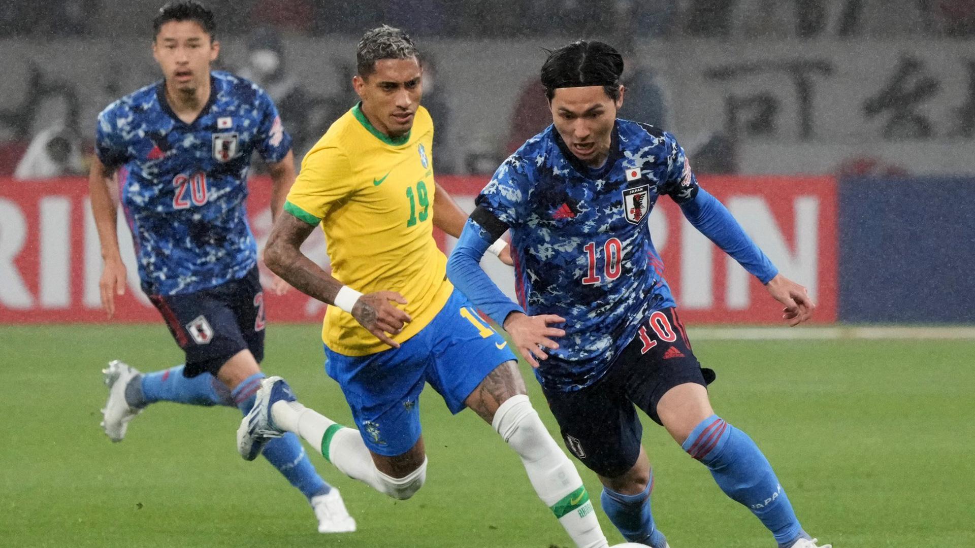 Raphinha durante un partido con Brasil