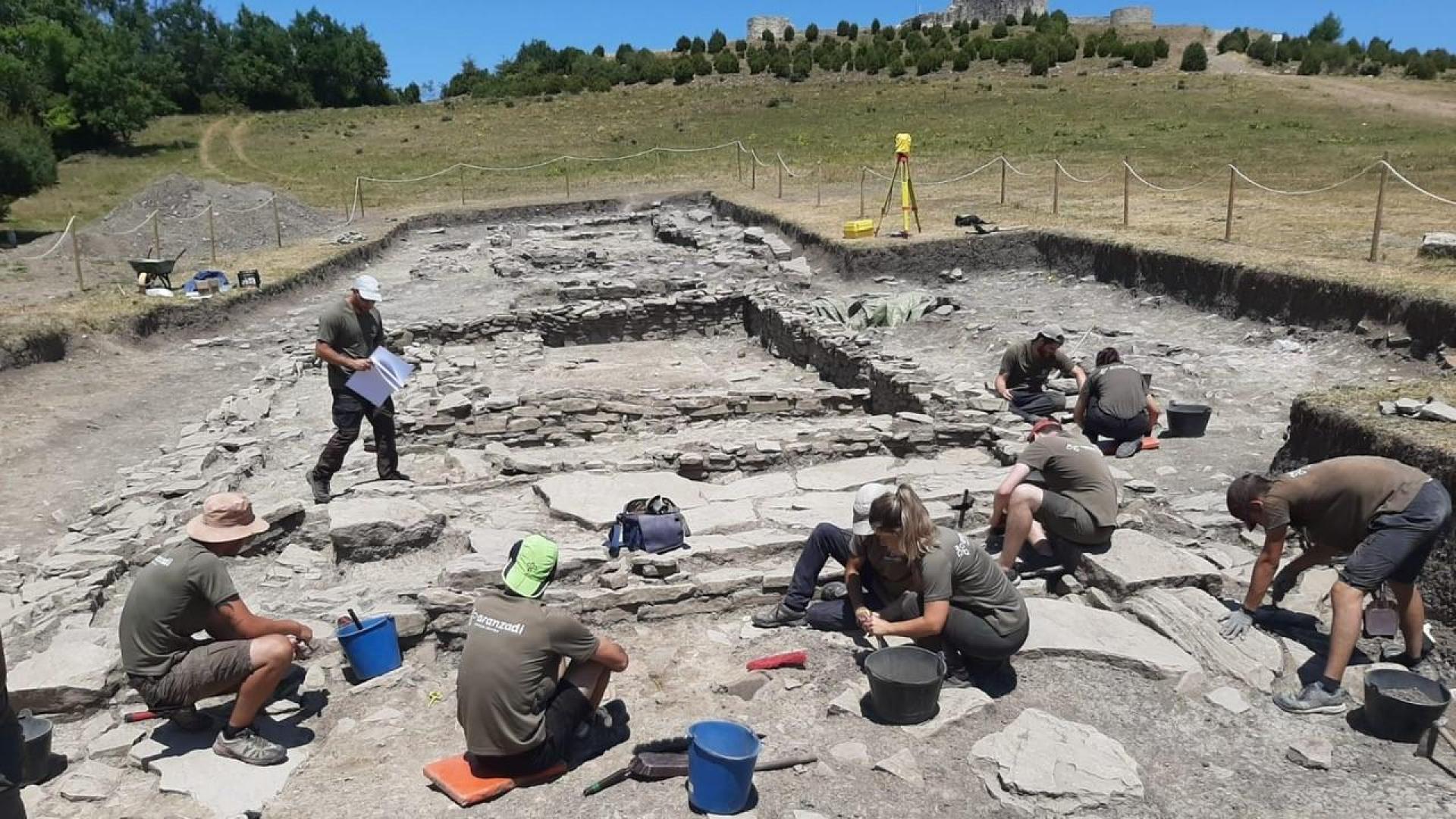 Detalle de labores arqueológicas en la zona.