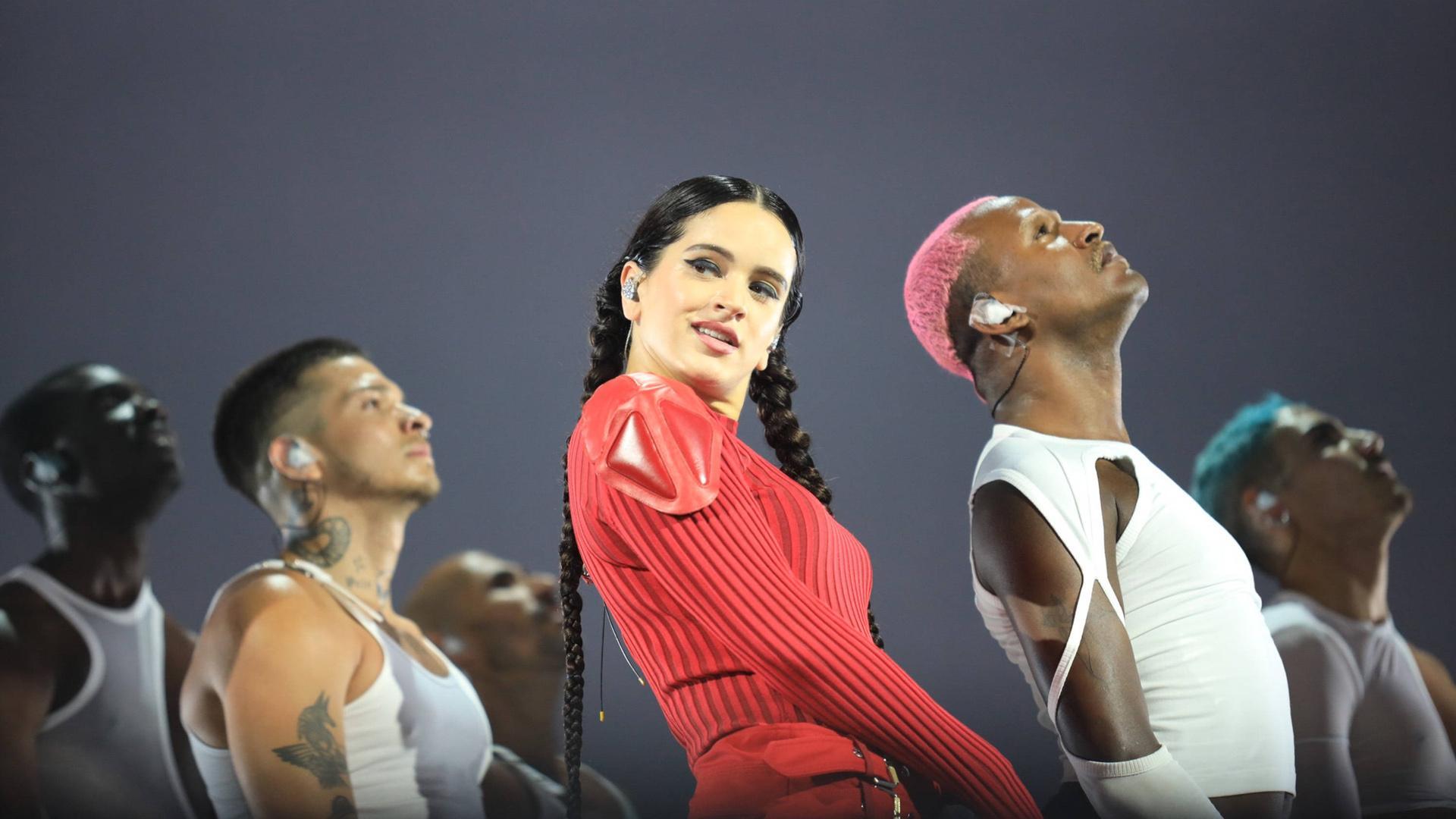 La cantante Rosalía continúa con su gira 'Motomami World Tour' en el Marenostrum Castle Park a 14 de julio del 2022 en Fuengirola (Málaga)