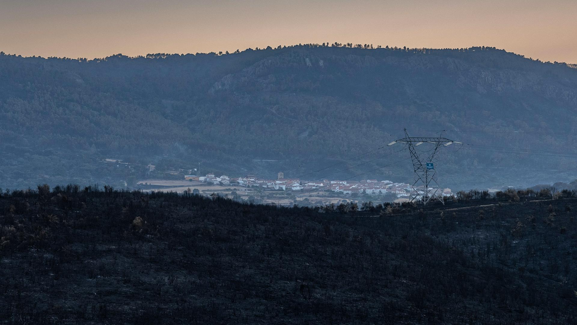 Estado del Parque Nacional de Monfragüe, en el municipio de Deleitosa (Cáceres), después del incendio de este sábado