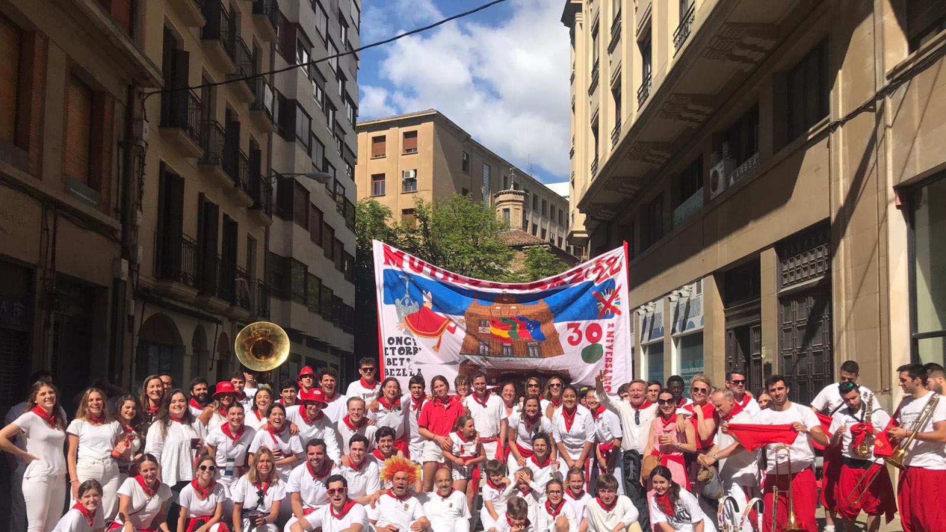 Foto oficial de la Peña Mutilzarra Sanfermines 2022