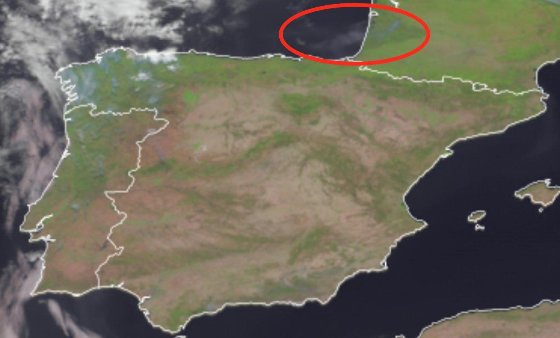 magen del 15 de julio de 2022 del satélite Meteosat donde se aprecia al humo de los incendios en las Landas (Francia) llegar hasta la costa cantábrica español