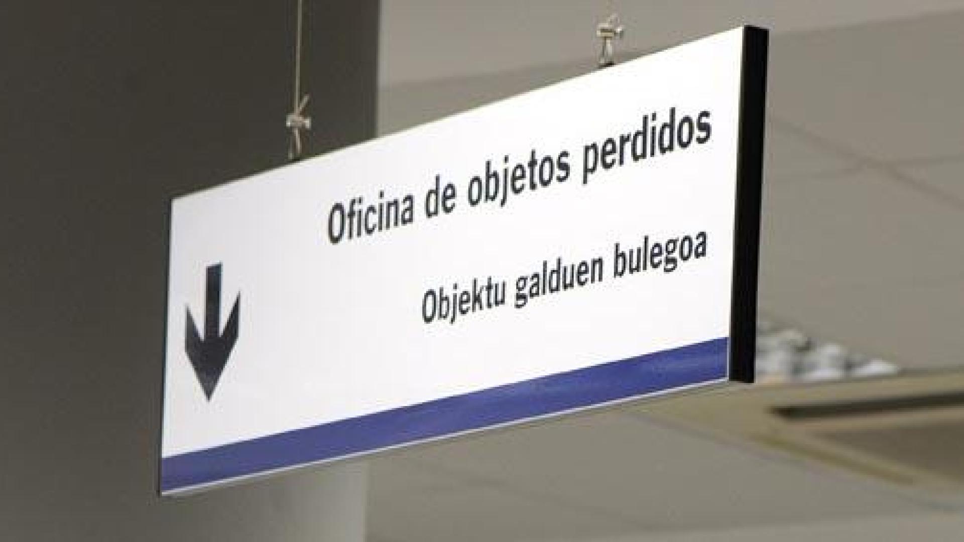 Cartel de la oficina de objetos perdidos de Pamplona