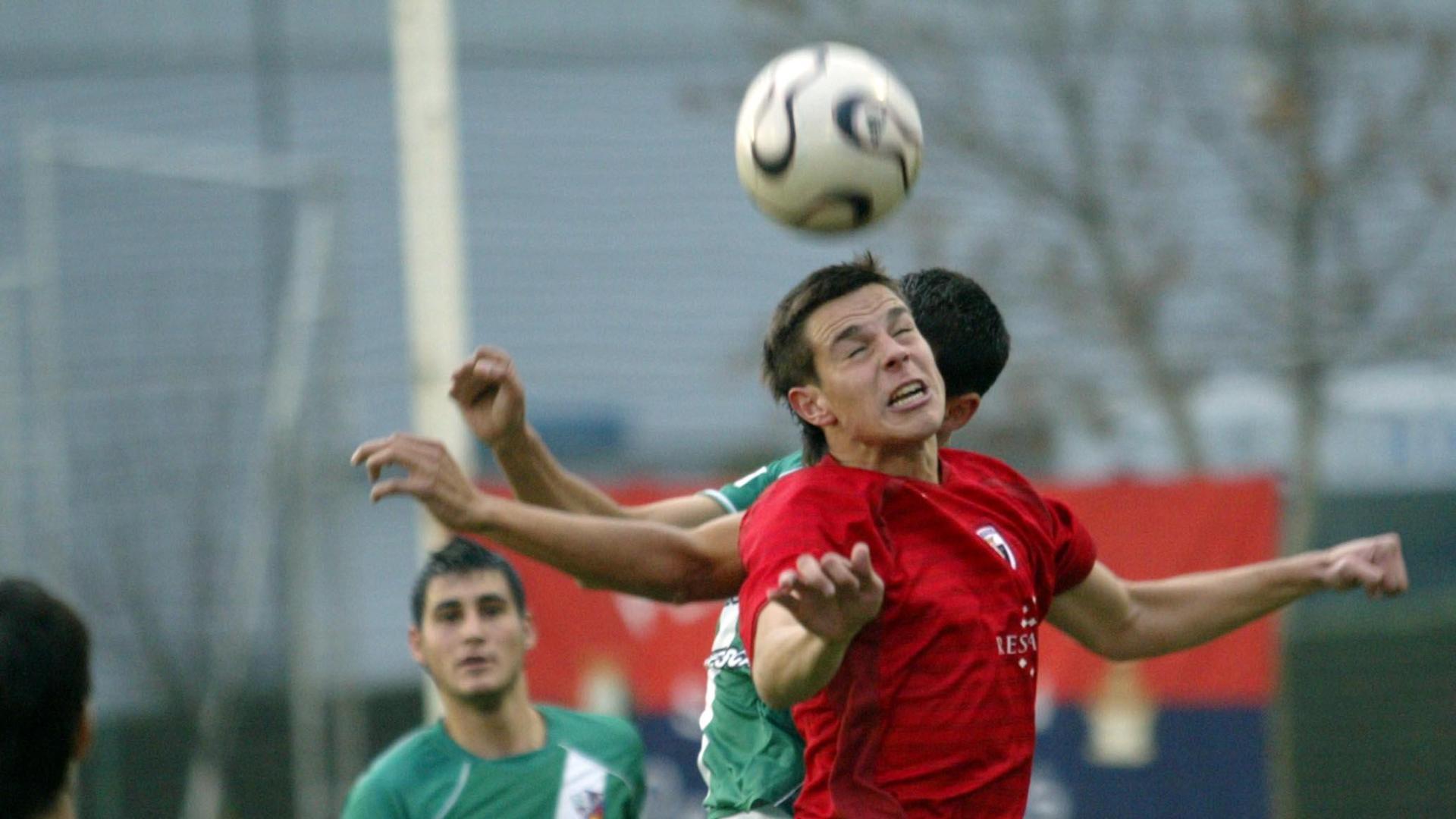 Azpilicueta en un partido amistoso entre Osasuna y el Huesca, en 2006