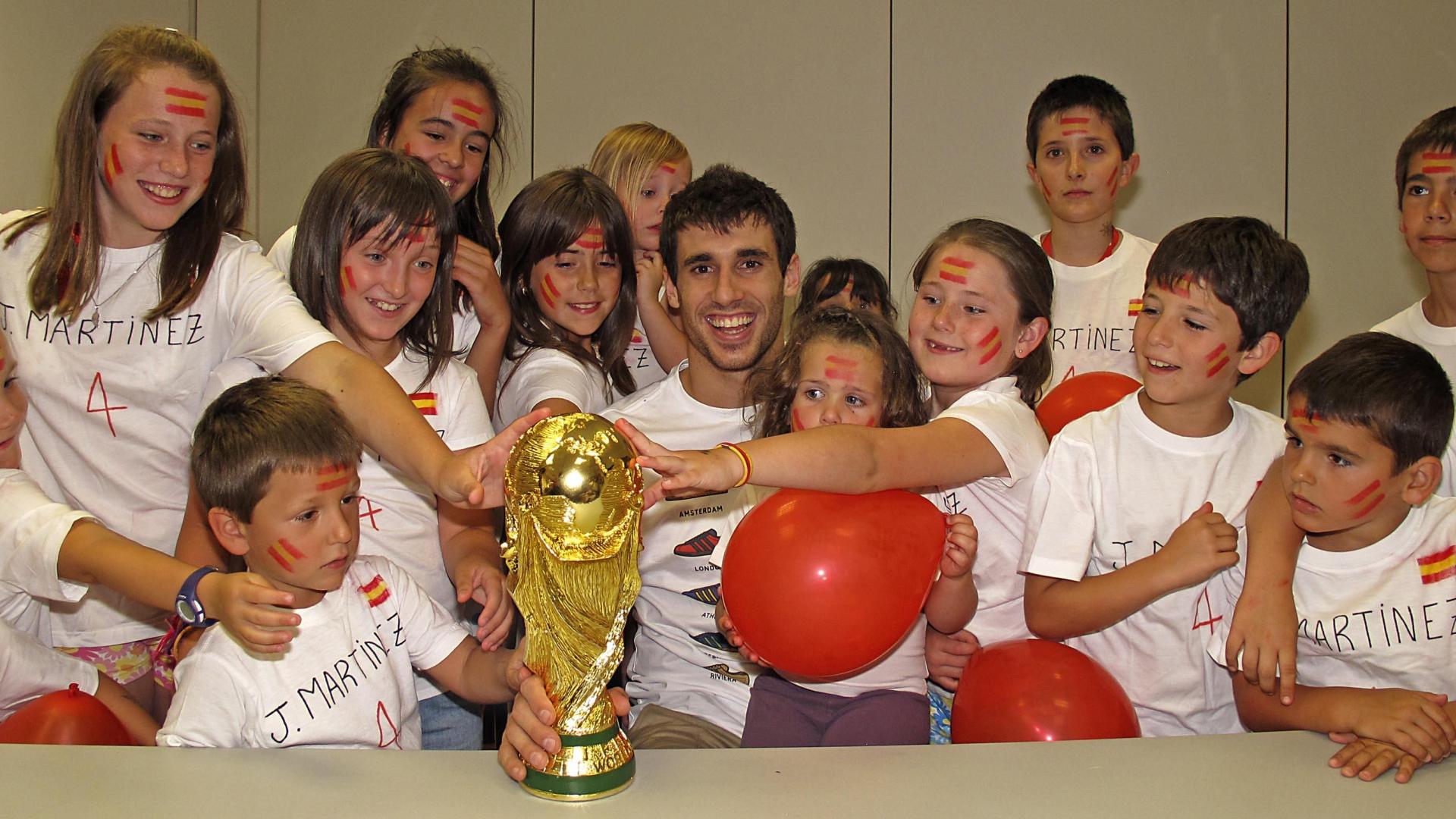 Javi Martínez, tras lograr el Mundial en 2010, recibió una calurosa bienvenida en su Ayegui natal.