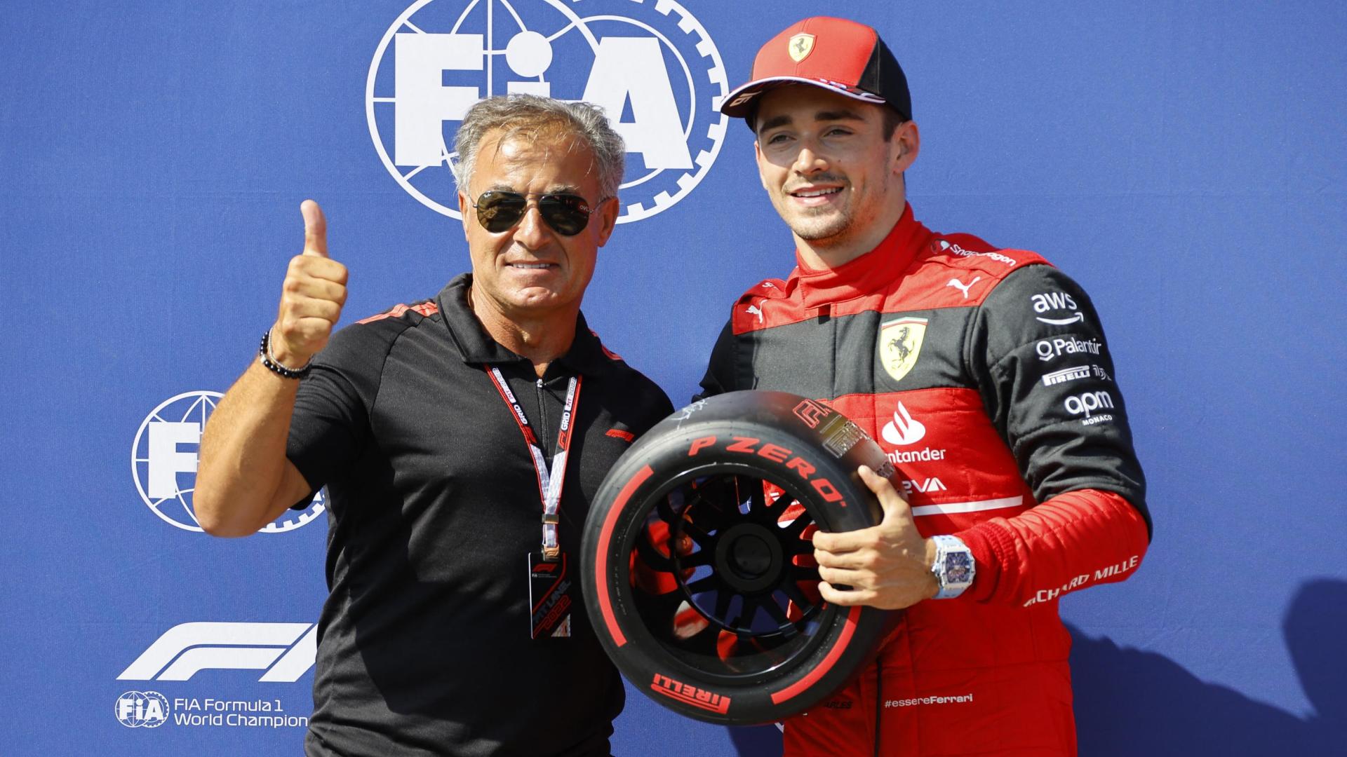 Charles Leclerc celebra su pole junto al expiloto Jean Alesi