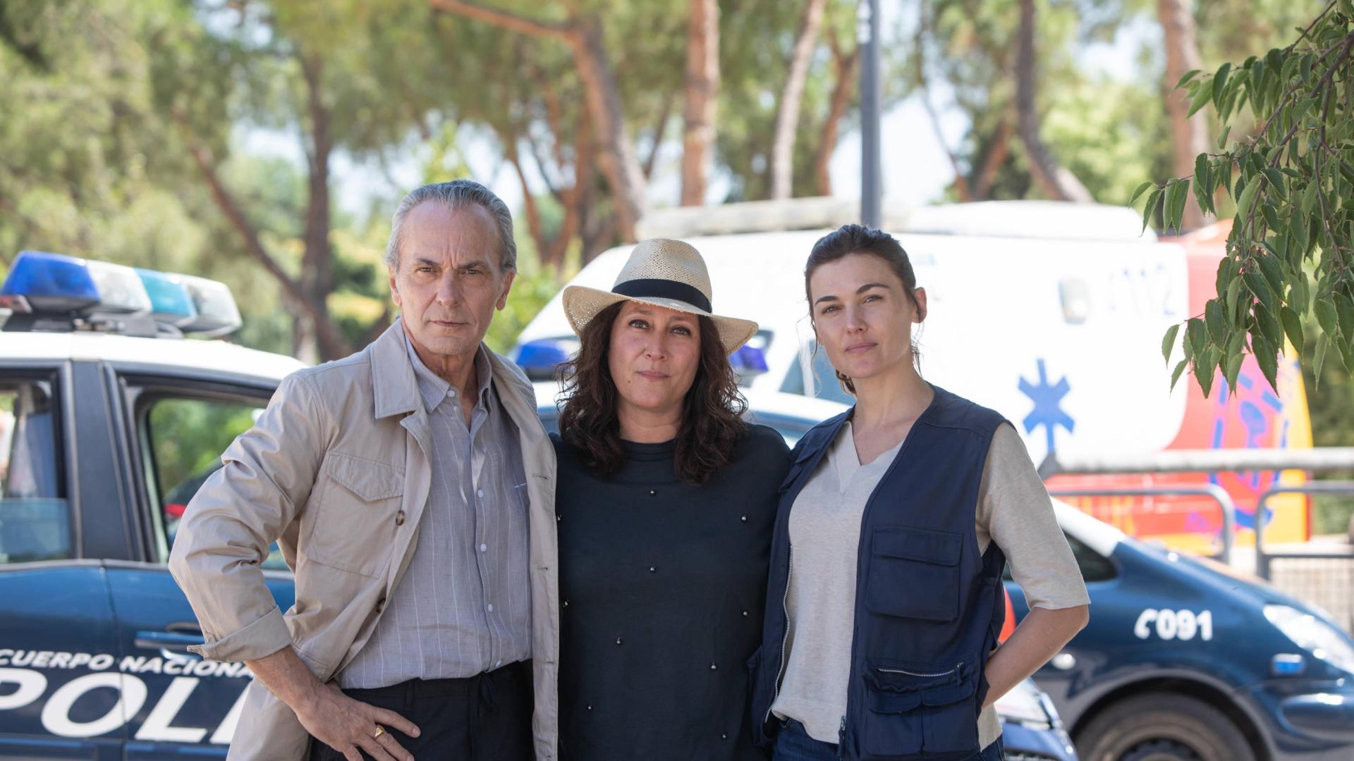 Belén Macías entre José Coronado y Marta Nieto en el rodaje