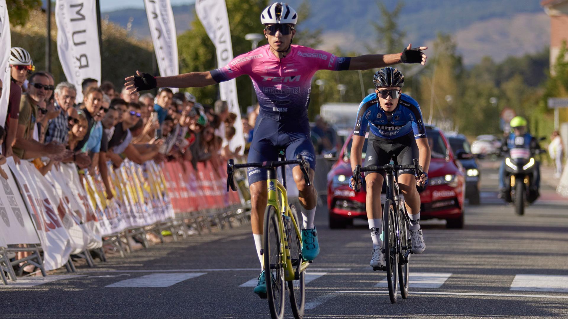 Daniel Artero (Bikesport) superó al esprint a su compañero de fuga Imanol Aceña. Los dos son primero y segundo en la general