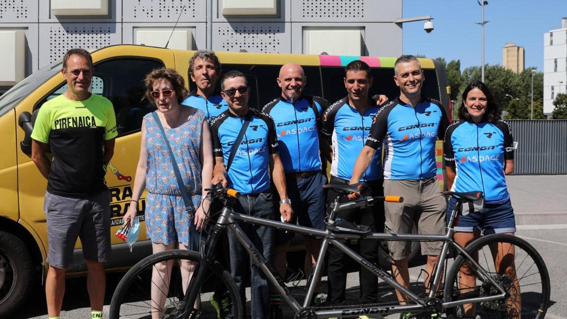 Biktor Andueza, Begoña Quintana, Miguel Ochoa, Esteban Ramírez, Jorge Orejón, Iñaki Hernández, Richard Sánchez y Fina Guimarae, este sábado en el Navarra Arena
