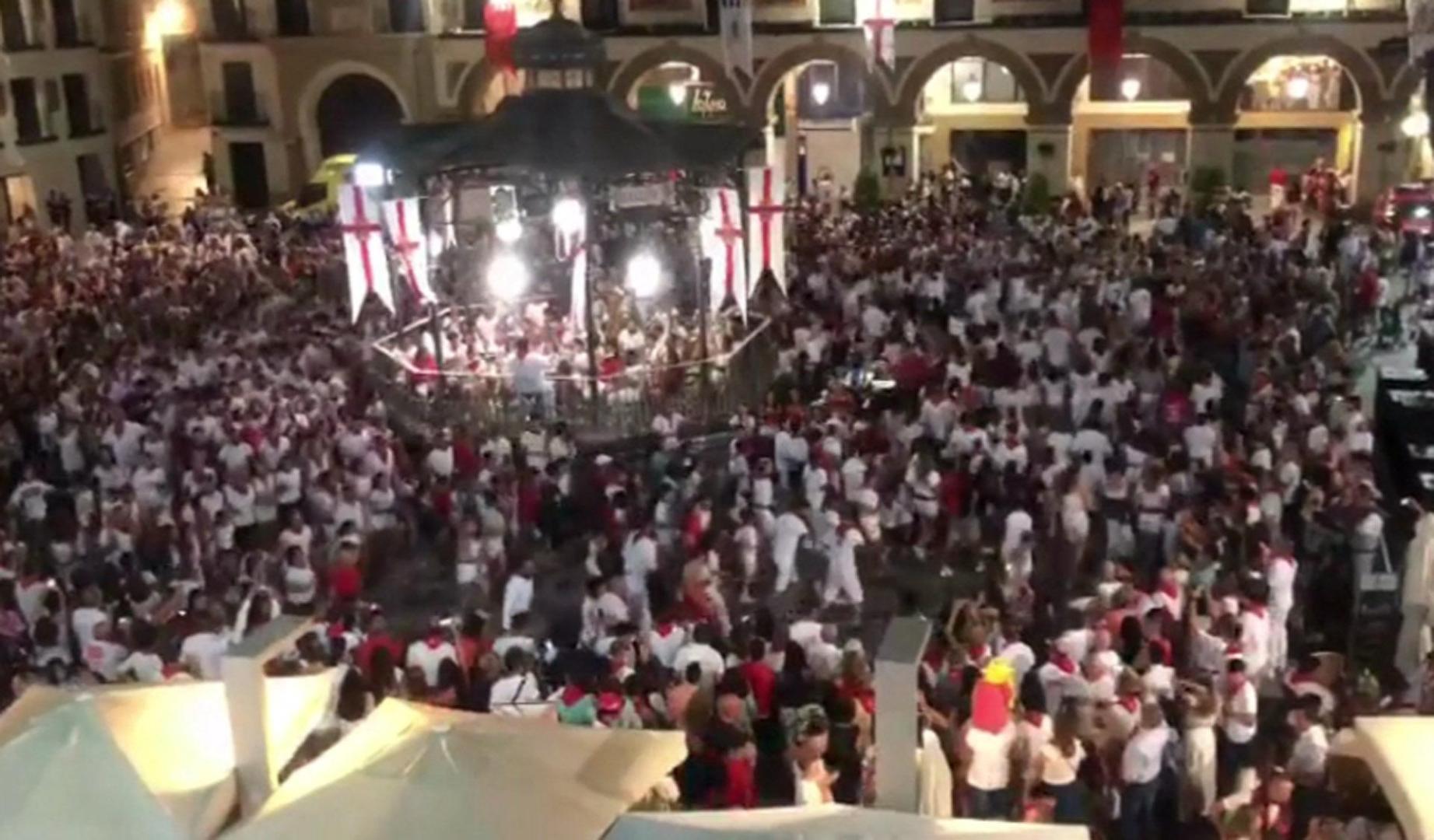 Baile de la Revoltosa en la plaza de los Fueros de Tudela