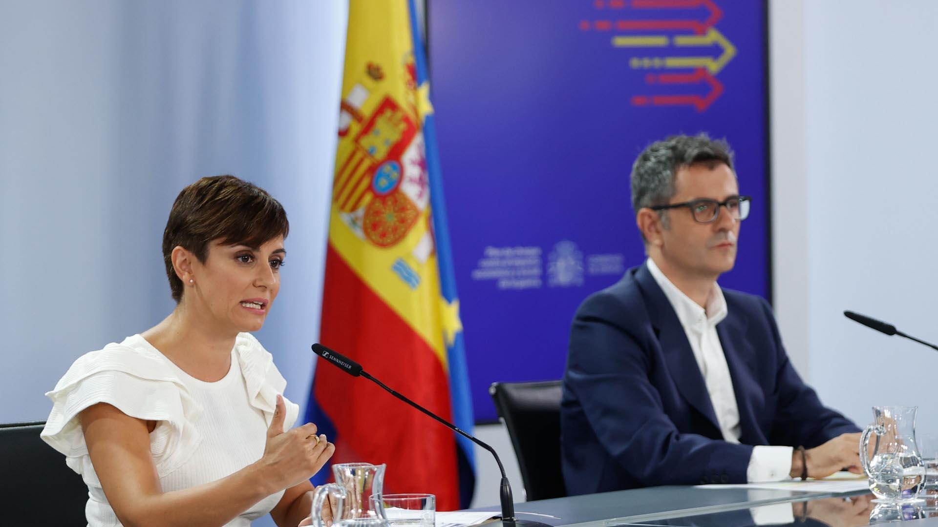 La ministra portavoz del Gobierno, Isabel Rodríguez, y el ministro de la Presidencia, Félix Bolaños, tras el Consejo de Ministros