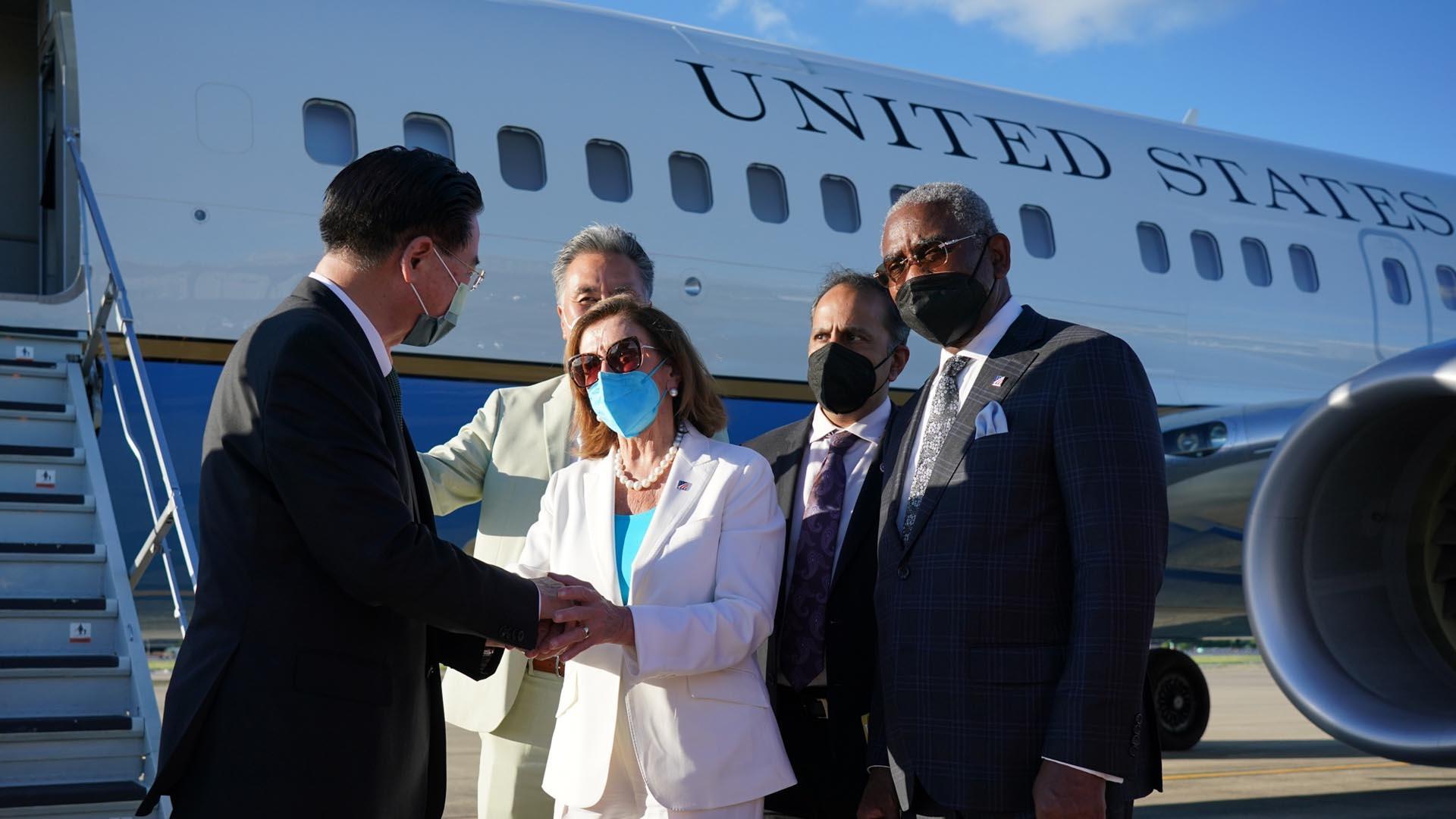 Nancy Pelosi, momentos antes de dejar Taiwán este miércoles