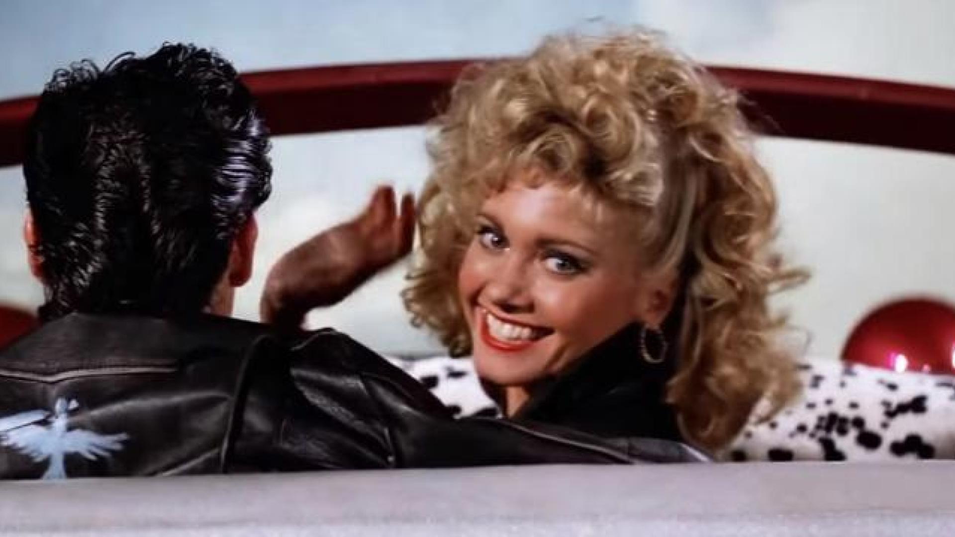 Olivia Newton-John en una escena de la película Grease.