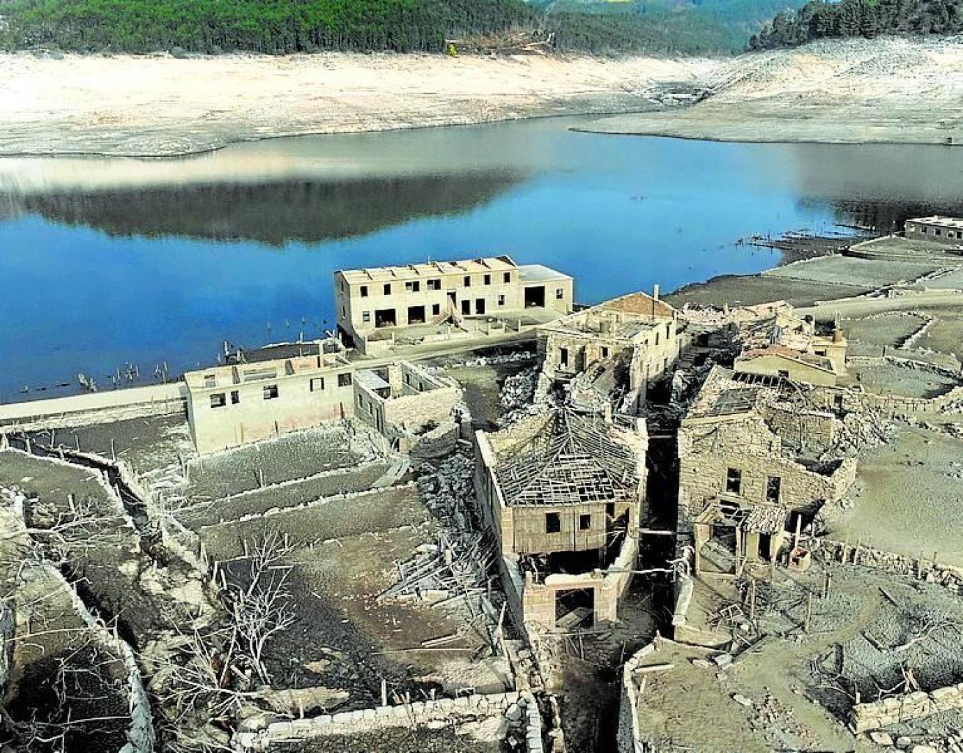 El embalse obligó a abandonar el pueblo en 1992.