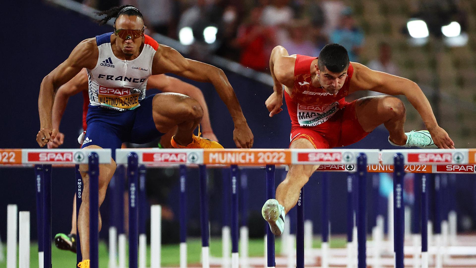 Asier Martínez y el francés Pascal Martinot-Lagarde durante la final del 110 metros vallas
