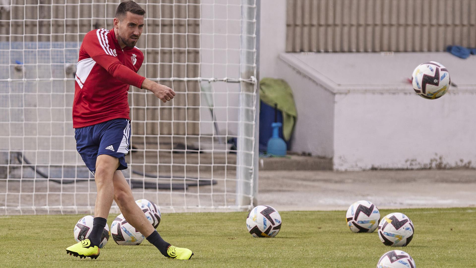 Moi Gómez, que se entrenó este jueves con el resto de la plantilla en Tajonar, apunta a la titularidad el sábado ante el Cádiz en la segunda jornada de Liga