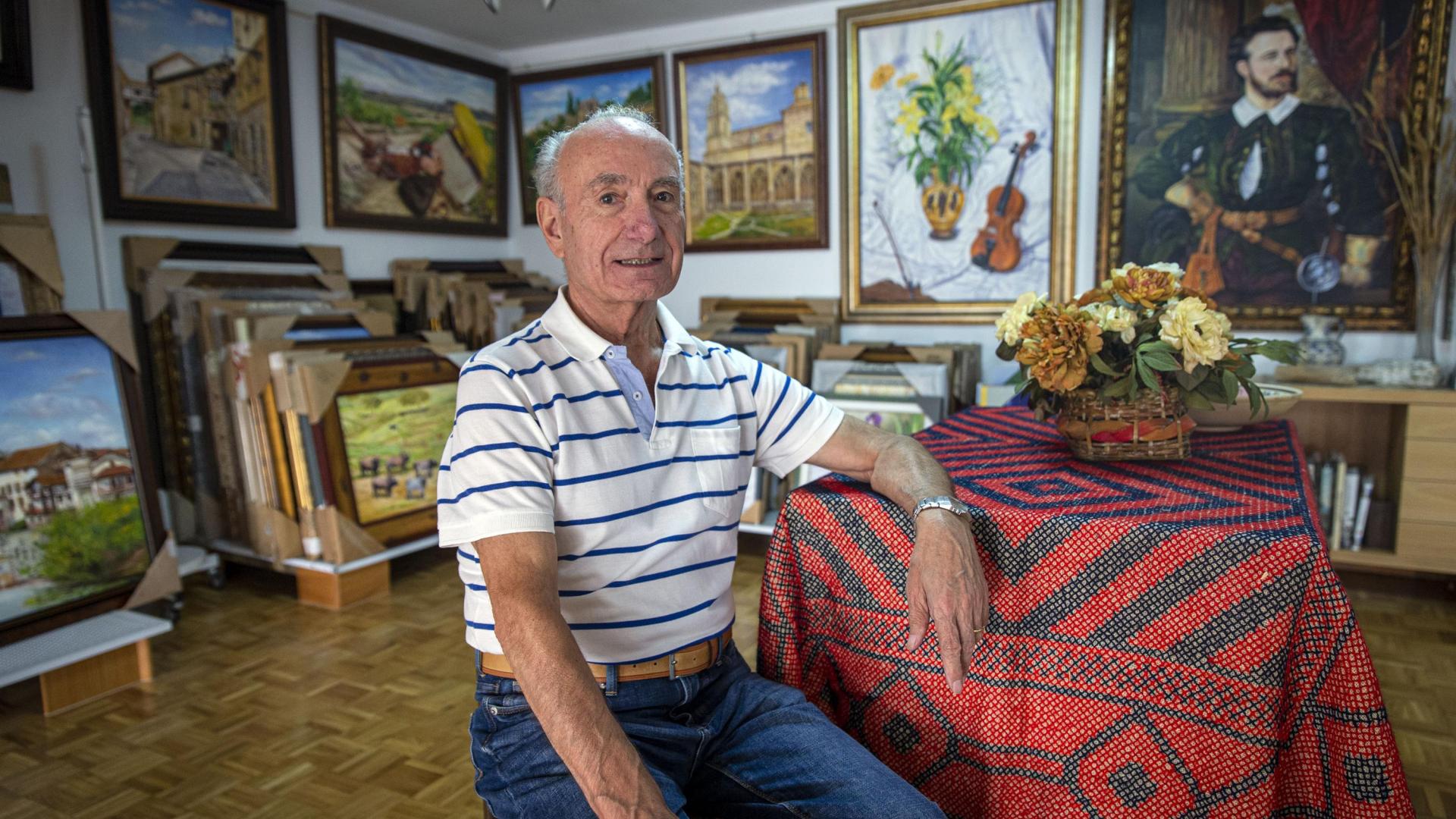 El pintor navarro Juan Bautista Ilundain, en su estudio de Burlada.