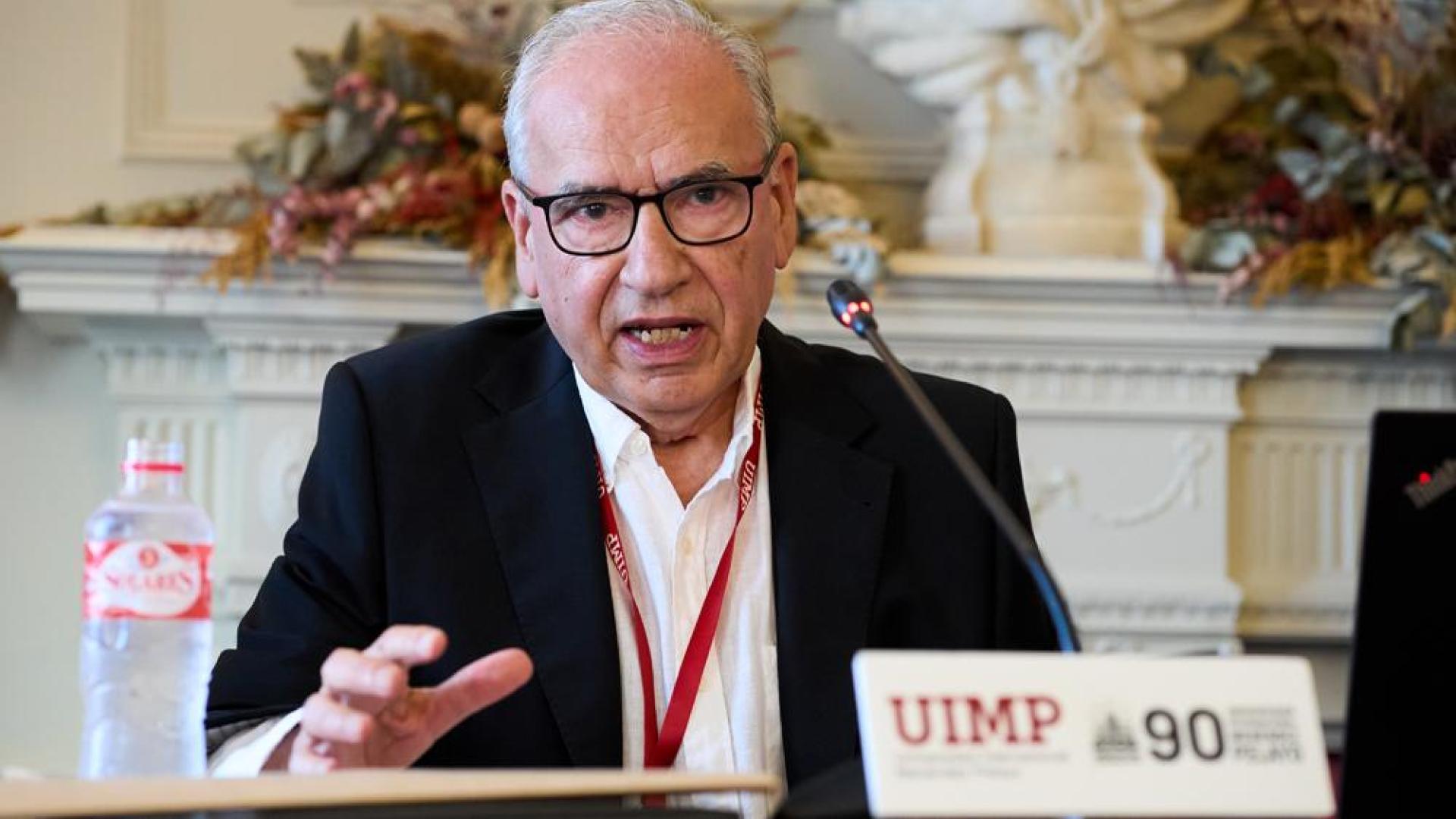 El exvicepresidente del Gobierno Alfonso Guerra, este jueves en la Universidad Internacional Menéndez Pelayo