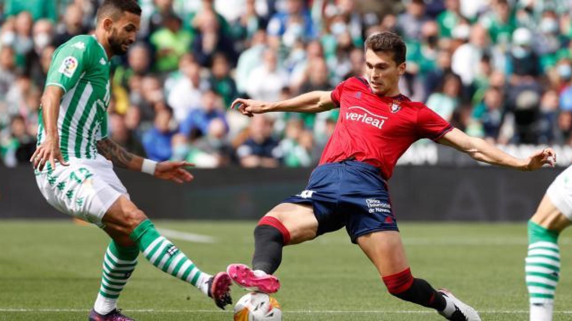 Lucas Torró presiona a Juanmi en un Betis-Osasuna anterior