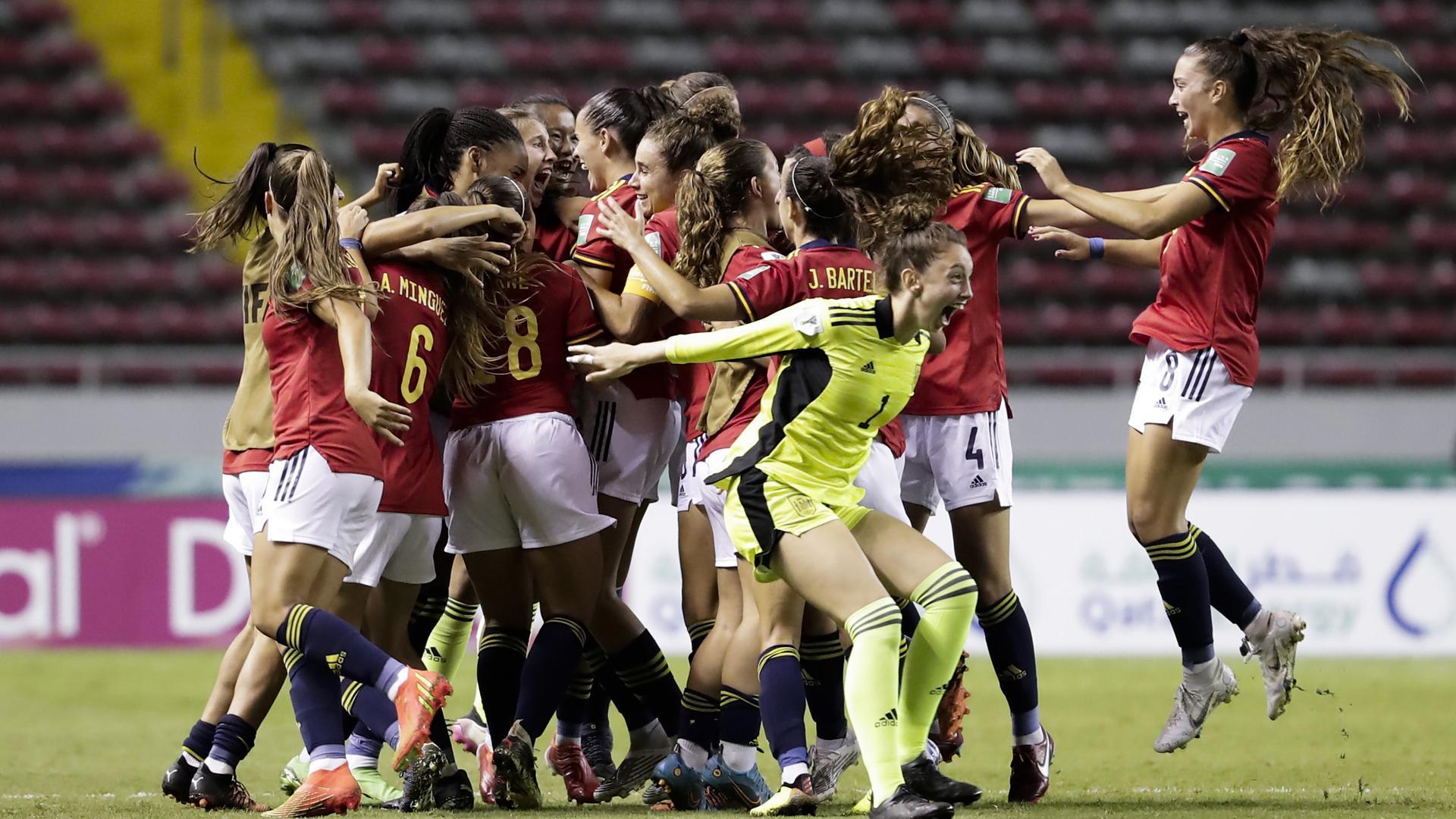 Las jugadoras españolas de la selección sub-20 celebran el pase a la final del Mundial de Costa Rica tras derrotar a Países Bajos