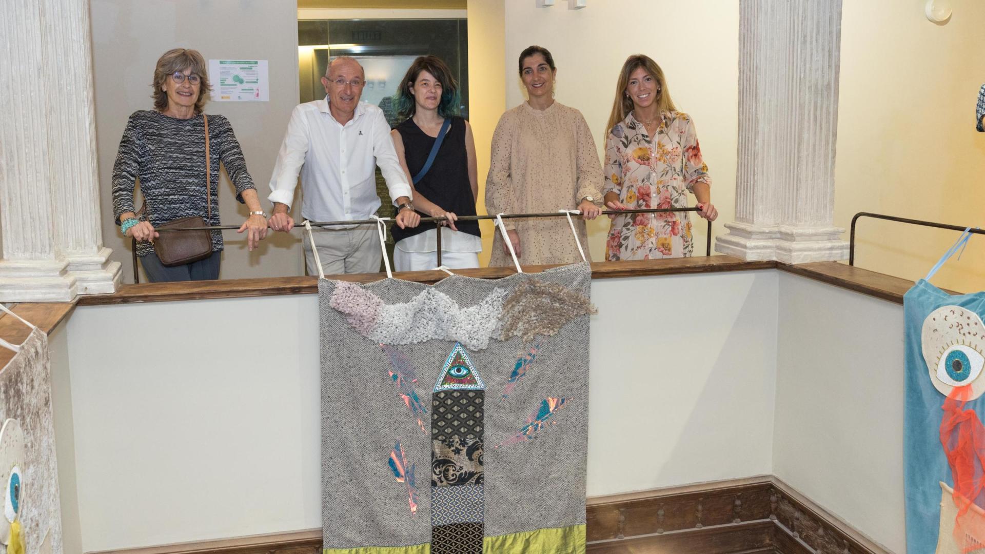 A: BLANCA ALDANONDO
F: 26/08/2022
P: DE IZDA. A DCHA.; BELEN ESPARZA ESTAUN (AUTORA DE LOS TAPICES), JESUS MARI RAMIREZ SANCHEZ (PATRONO FUNDACION), MERCHE BLASCO ESPARZA (ARTISTA), MERCHE AÑON MONTON (CONCEJALA DE CULTURA) Y NATALIA OLIVER GIMENO (GRUPO ENHOL)
L: TUDELA
T: PRESENTACION DE LA ACCION SONORA "TENTERE, NUBLO" DE LA ARTISTA MERCHE BLASCO DE PANORAMA 20 DE LA FUNDACION MARIA FORCADA