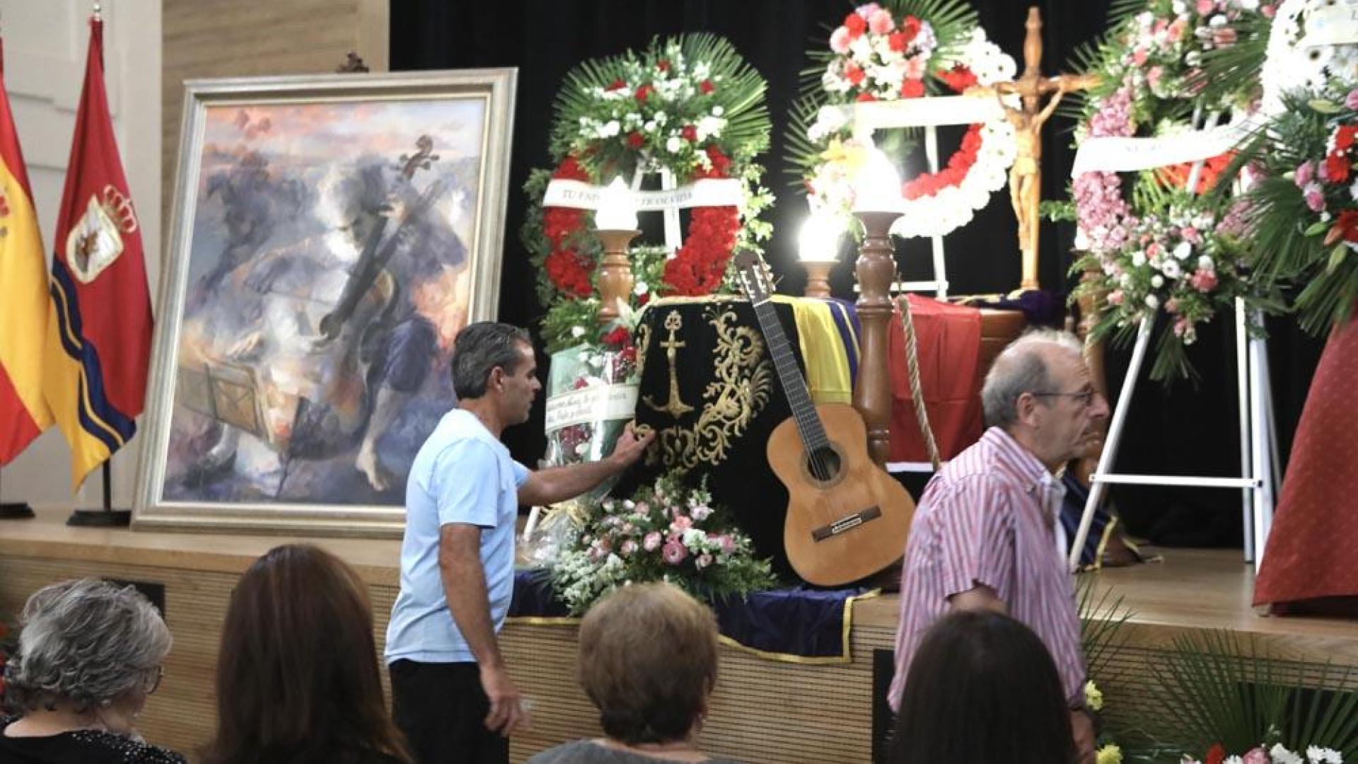 Detalle de la capilla ardiente del guitarrista, Manolo Sanlúcar