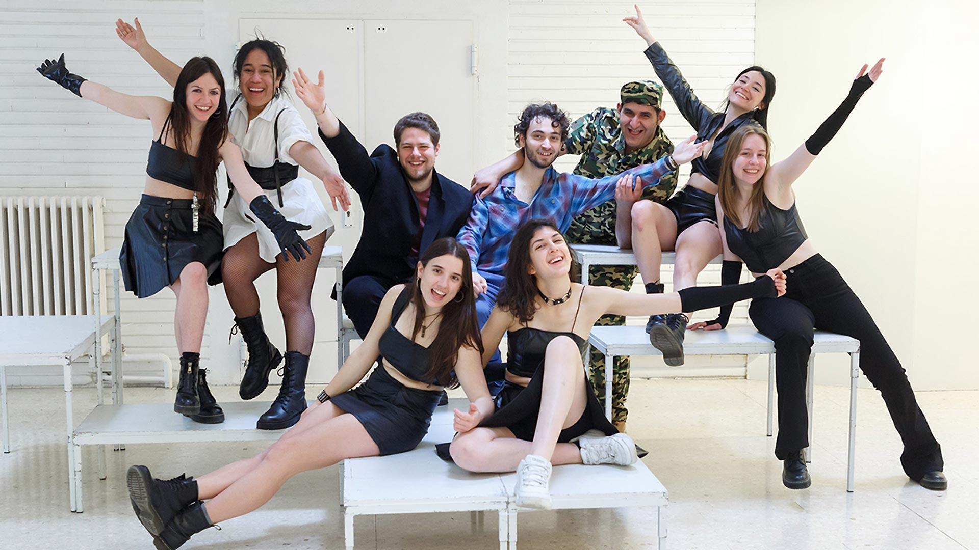Alumnos del Grupo de Teatro de la UPNA, en uno de los ensayos del pasado curso