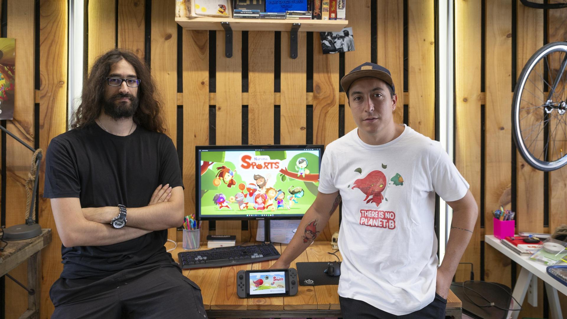 Iñaki Díaz Gómez y Javier Pérez Estarriaga, en su estudio de Lezkairu