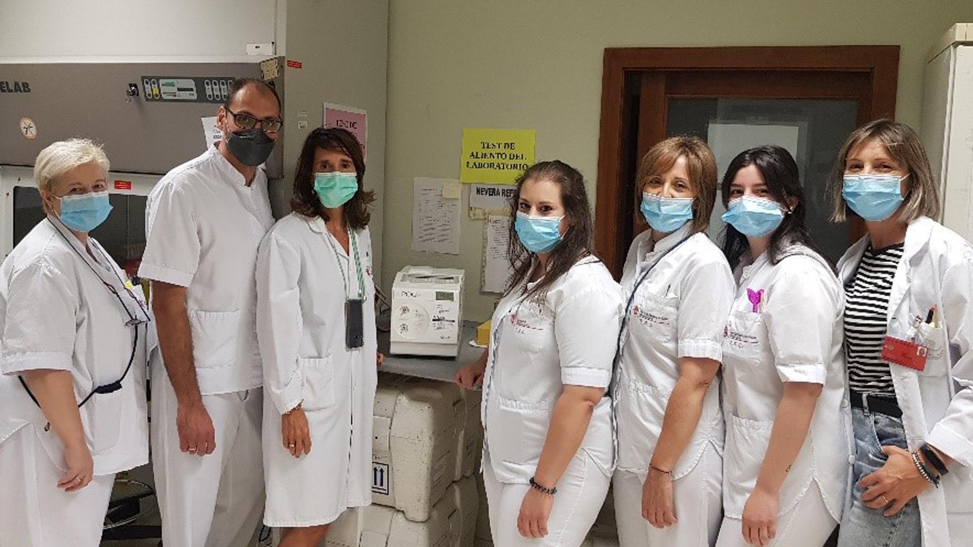 Equipo de la Sección de Laboratorio del Hospital Reina Sofía que se encarga de analizar las muestras