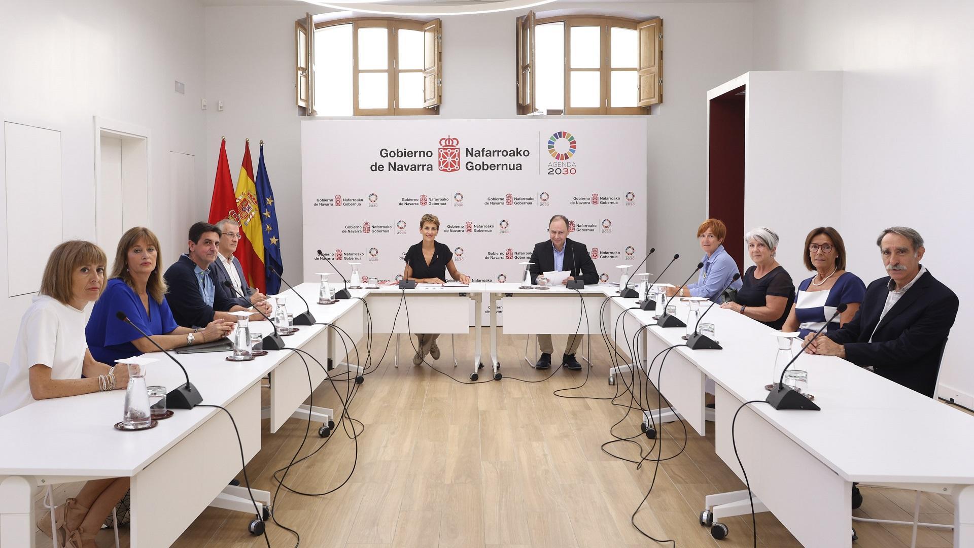 María Chivite, junto a los integrantes del Patronato de la Fundación Caja Navarra